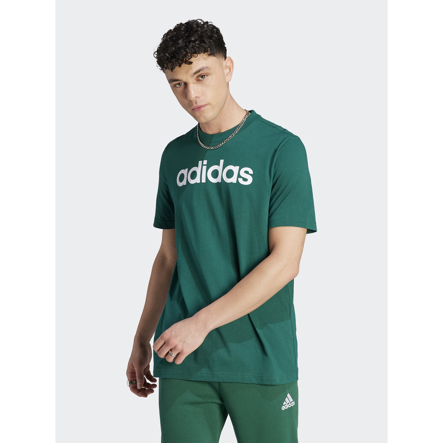 adidas Тишърт Essentials Single Jersey Linear Embroidered Logo T-Shirt IJ8658 Зелен Regular Fit - Pepit.bg