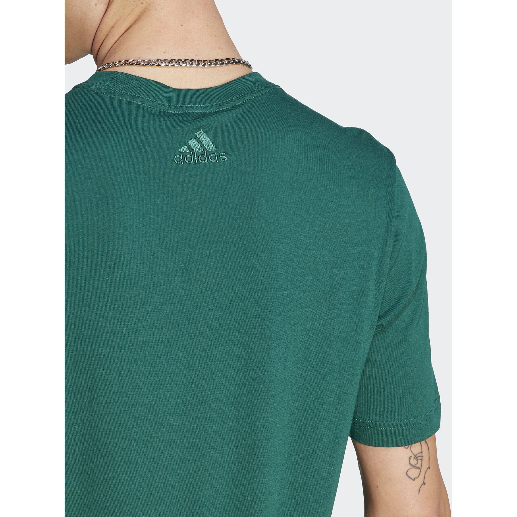 adidas Тишърт Essentials Single Jersey Linear Embroidered Logo T-Shirt IJ8658 Зелен Regular Fit - Pepit.bg