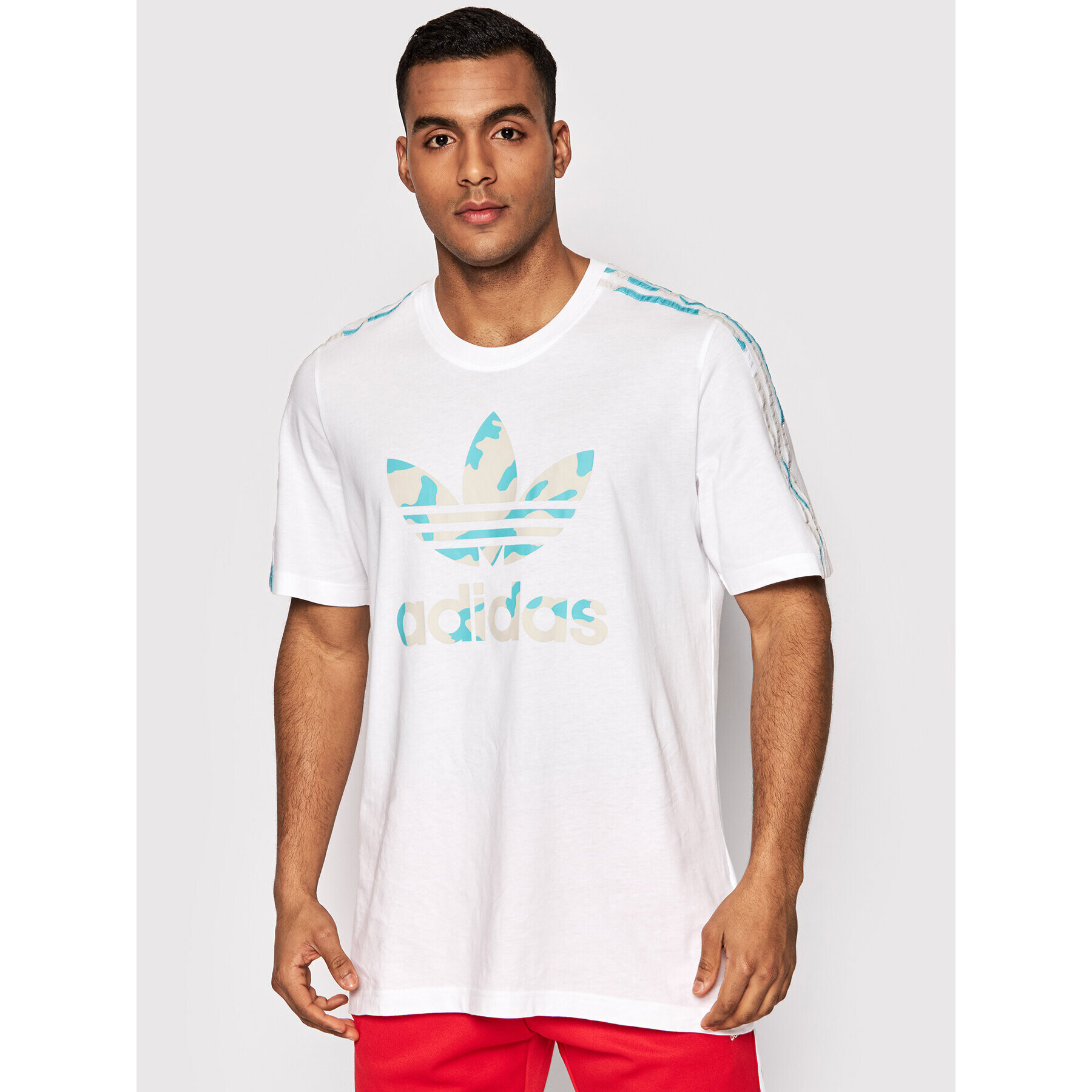 adidas Тишърт Graphic Camo HF4892 Бял Regular Fit - Pepit.bg