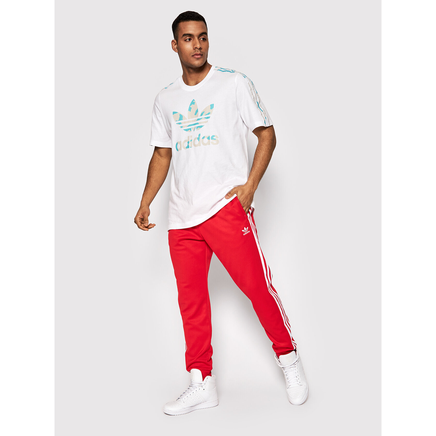 adidas Тишърт Graphic Camo HF4892 Бял Regular Fit - Pepit.bg