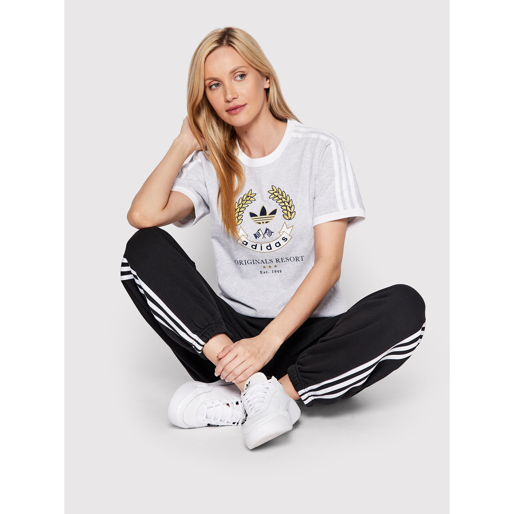 adidas Тишърт Graphic HL6554 Сив Loose Fit - Pepit.bg