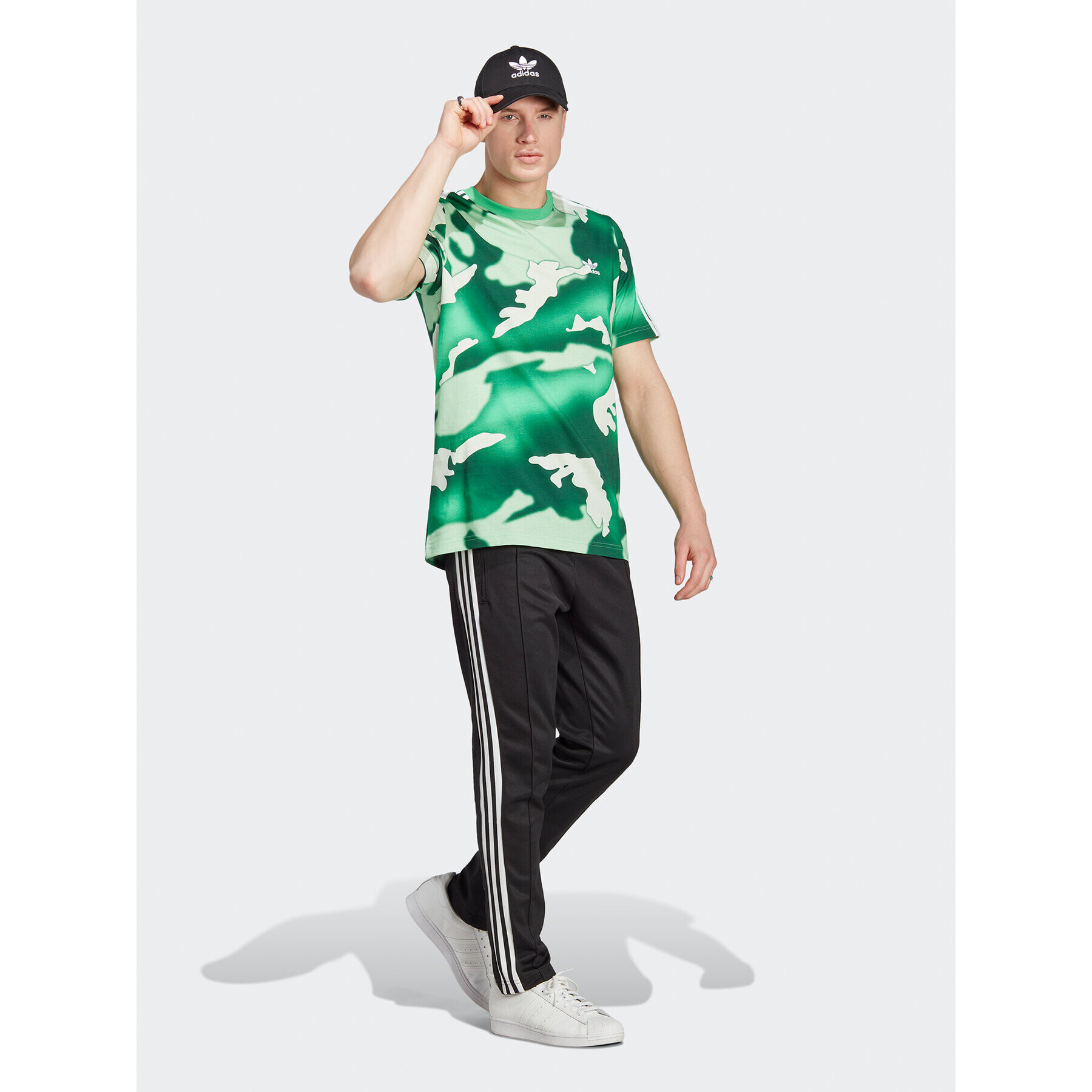 adidas Тишърт Graphics Camo Allover Print T-Shirt HZ1157 Зелен Regular Fit - Pepit.bg