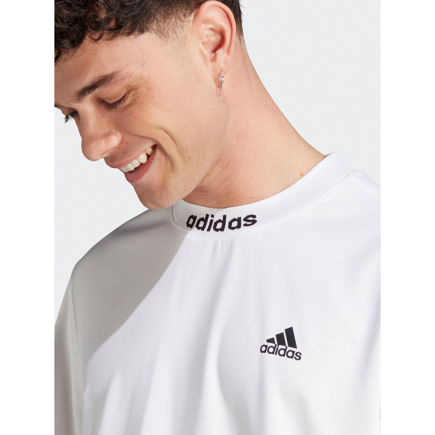 adidas Тишърт HY1285 Бял Loose Fit - Pepit.bg