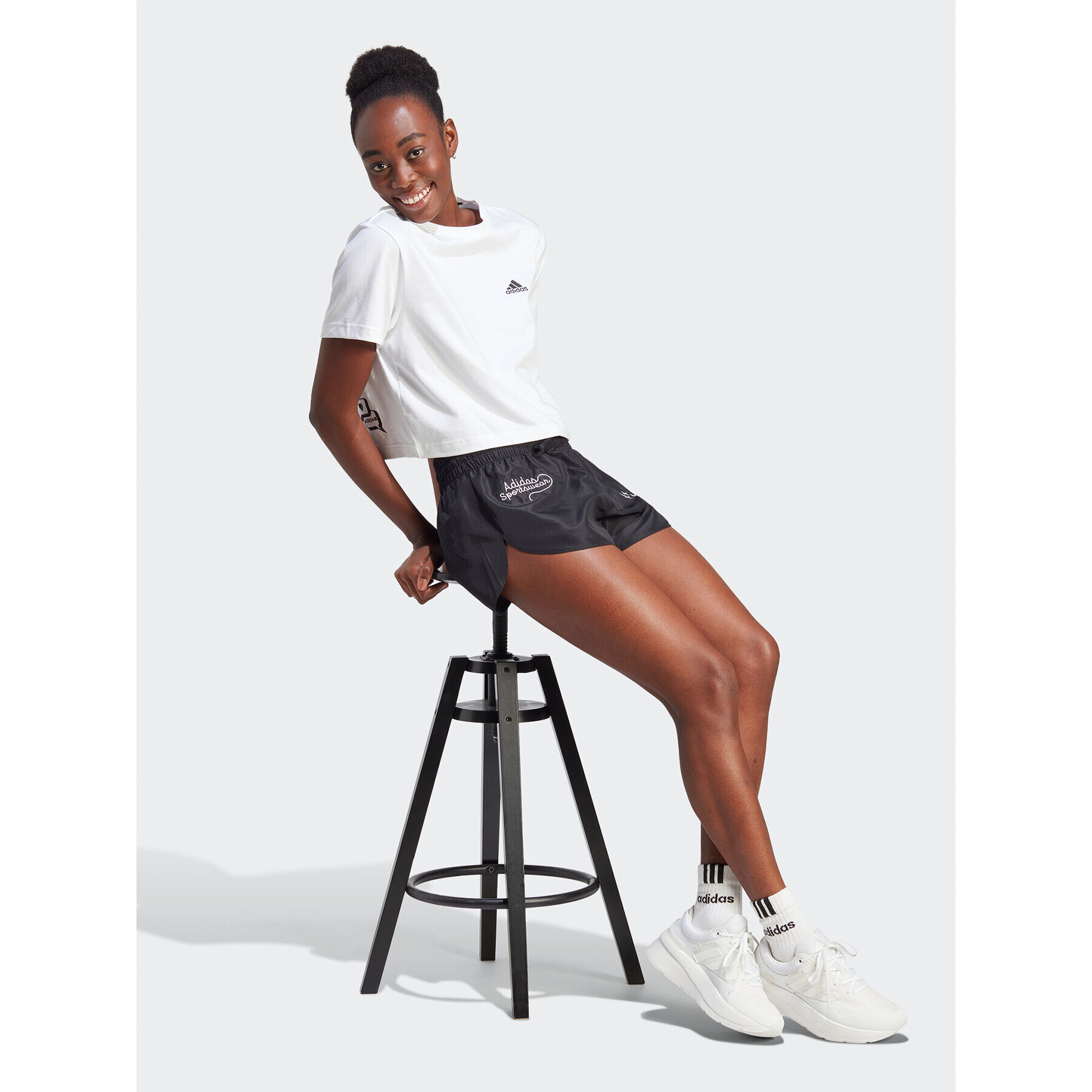 adidas Тишърт IA3161 Бял Loose Fit - Pepit.bg