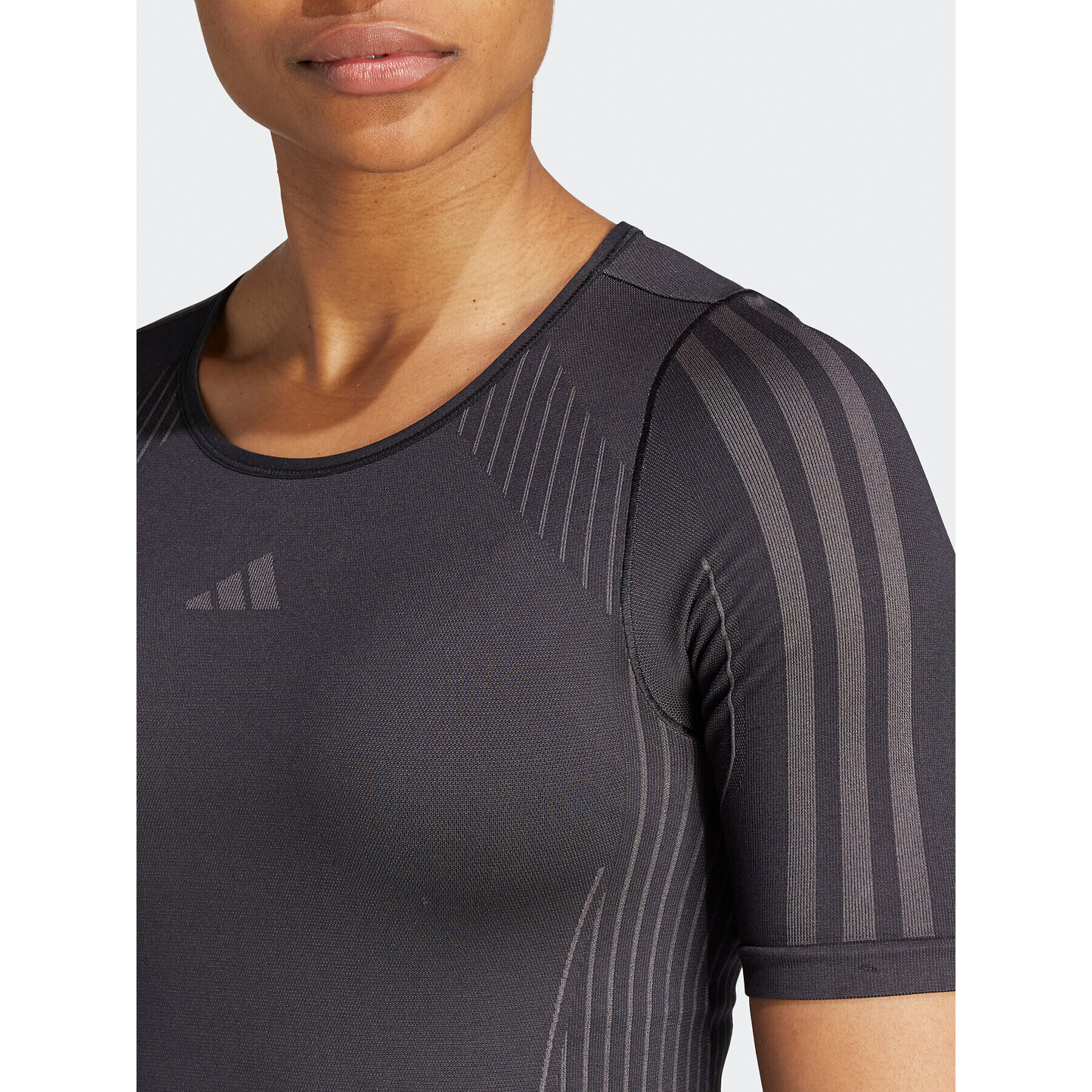 adidas Тишърт IB0690 Черен - Pepit.bg
