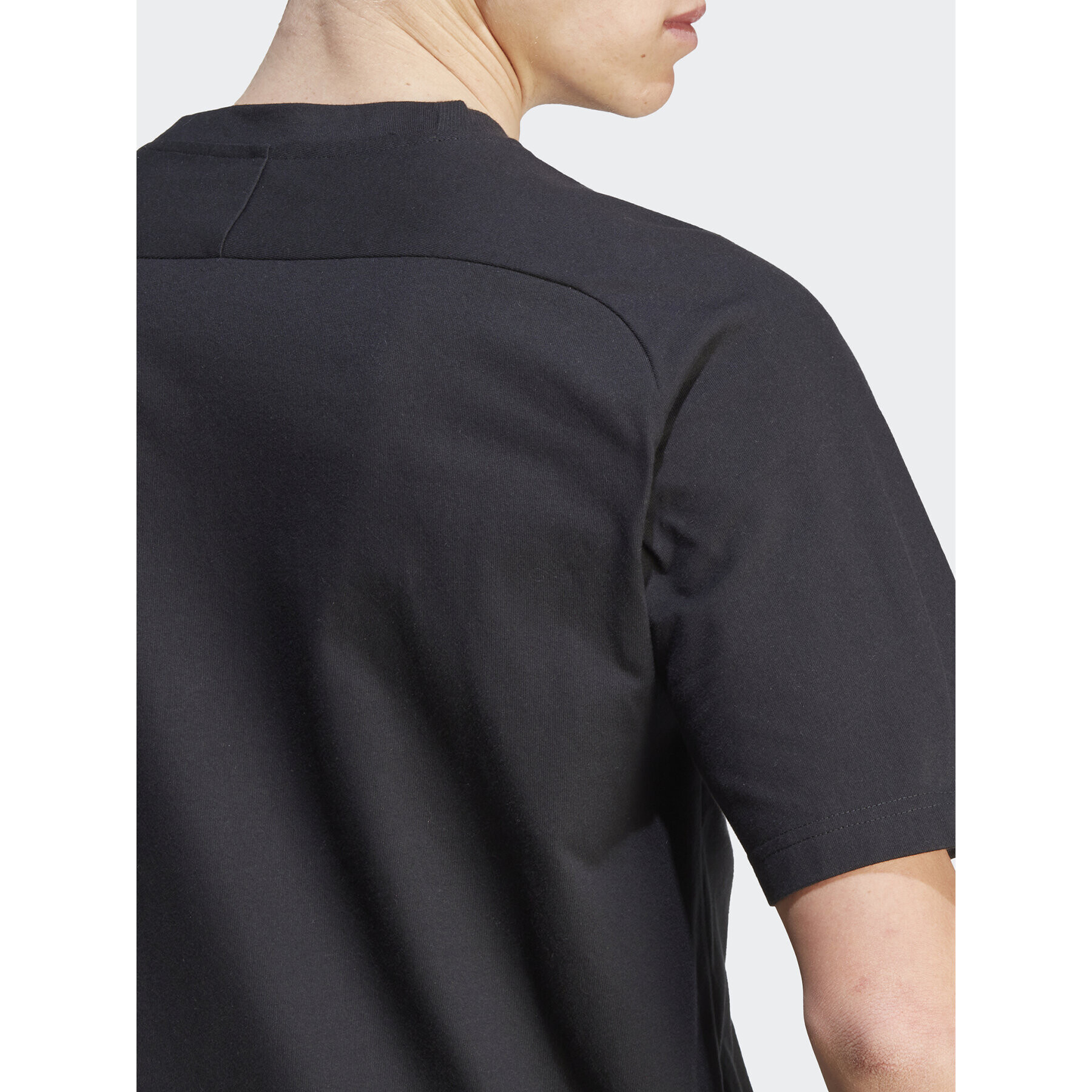 adidas Тишърт IJ6129 Черен Regular Fit - Pepit.bg