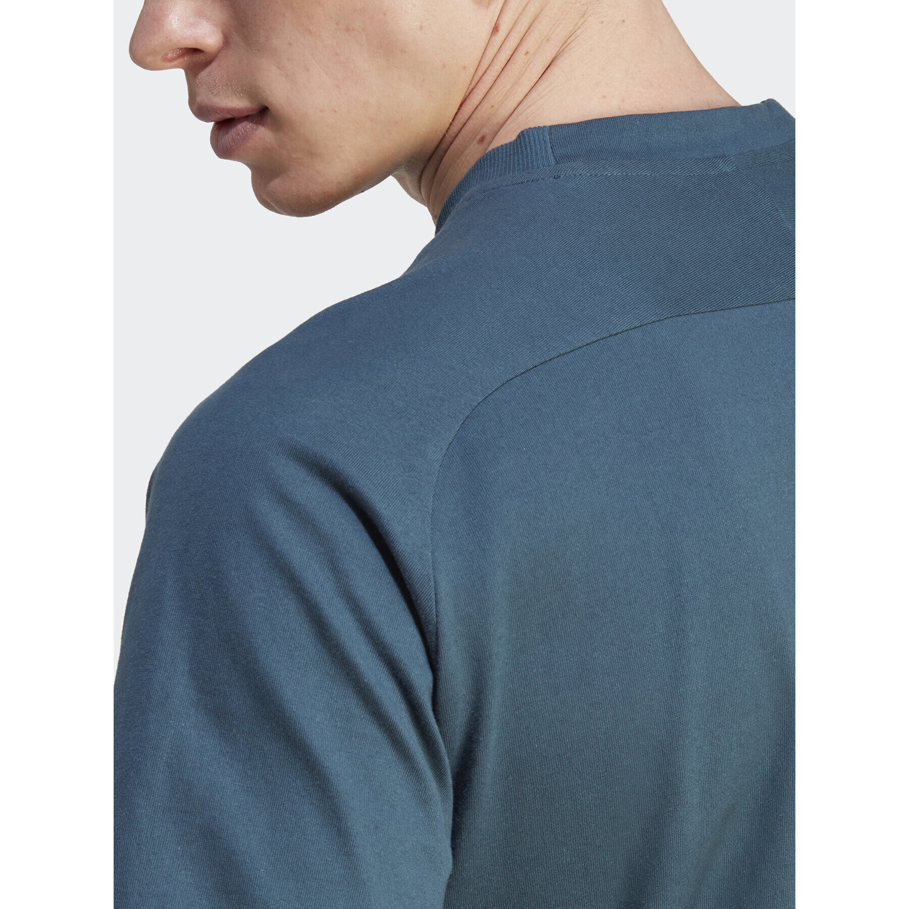 adidas Тишърт IJ6130 Електриков Regular Fit - Pepit.bg