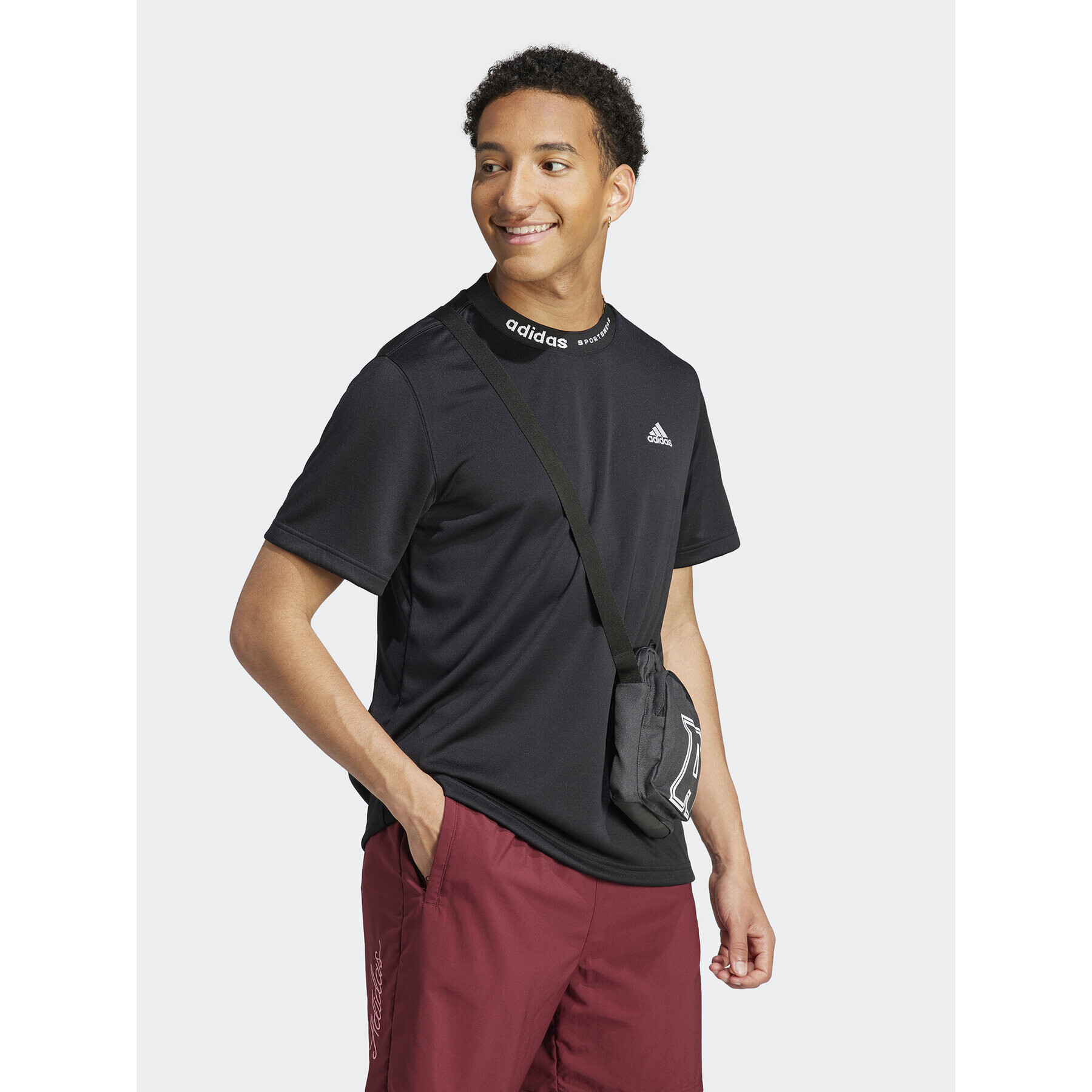 adidas Тишърт IJ6460 Черен Loose Fit - Pepit.bg