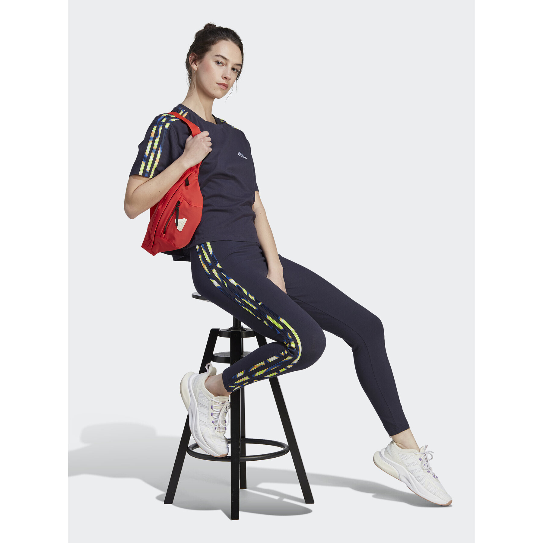 adidas Тишърт IL5868 Син Loose Fit - Pepit.bg
