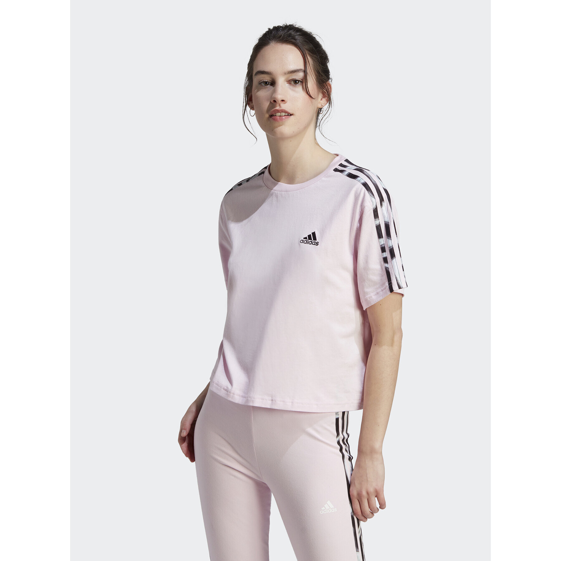 adidas Тишърт IL5870 Розов Loose Fit - Pepit.bg