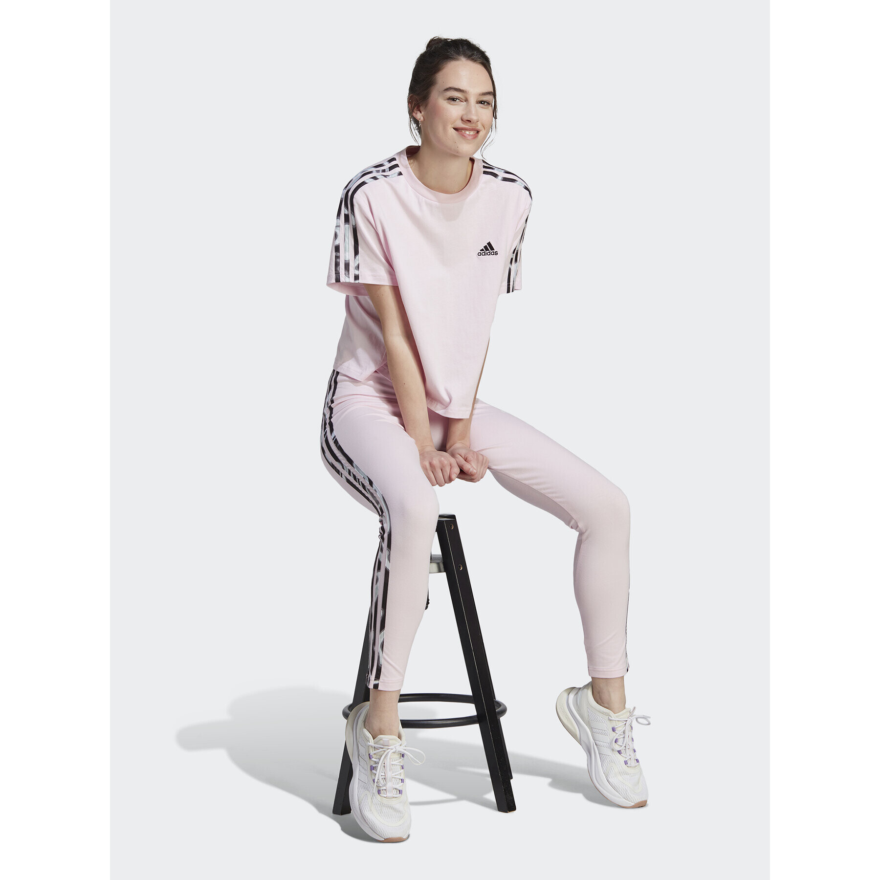 adidas Тишърт IL5870 Розов Loose Fit - Pepit.bg