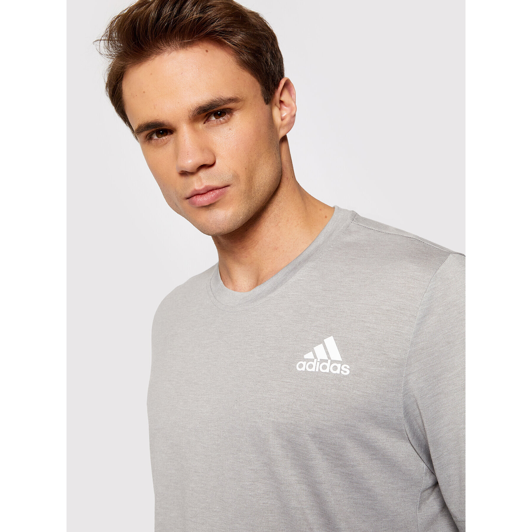 adidas Тишърт Primeblue Designed 2 Move Heathered Sport GR0507 Сив Regular Fit - Pepit.bg
