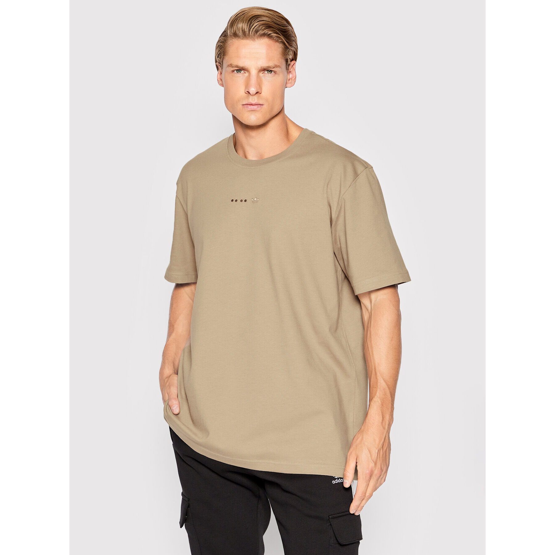 adidas Тишърт Reveal Essentials HK2724 Кафяв Relaxed Fit - Pepit.bg