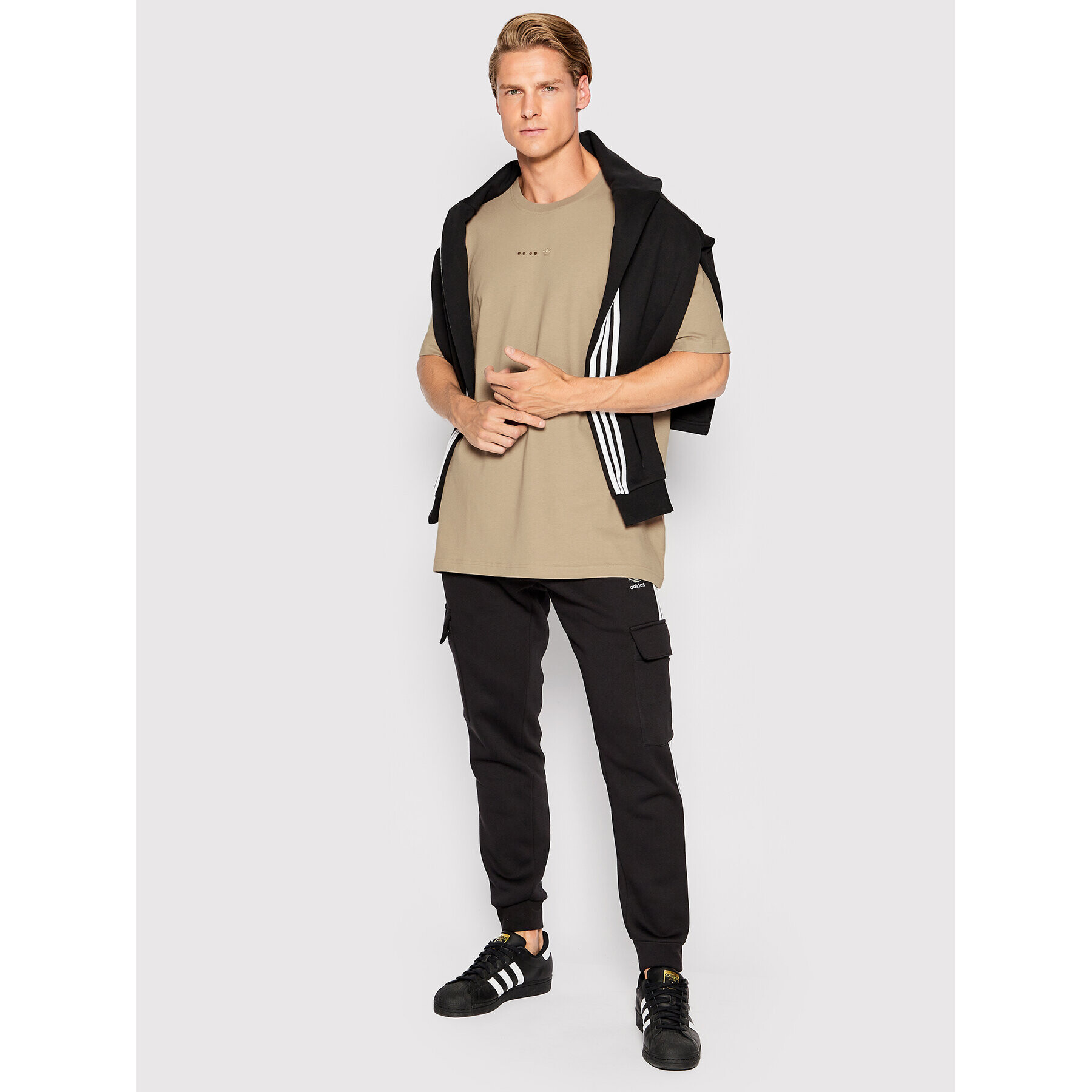 adidas Тишърт Reveal Essentials HK2724 Кафяв Relaxed Fit - Pepit.bg