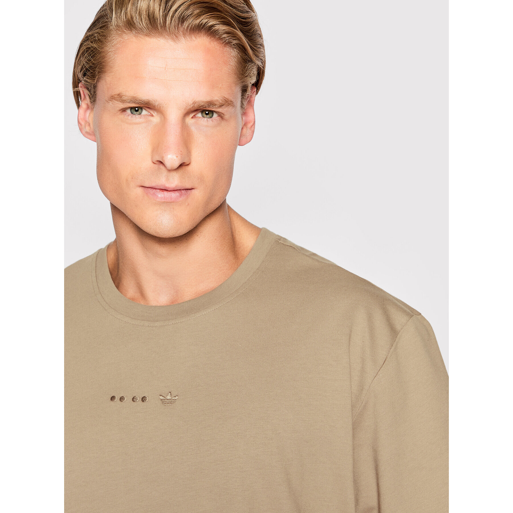 adidas Тишърт Reveal Essentials HK2724 Кафяв Relaxed Fit - Pepit.bg
