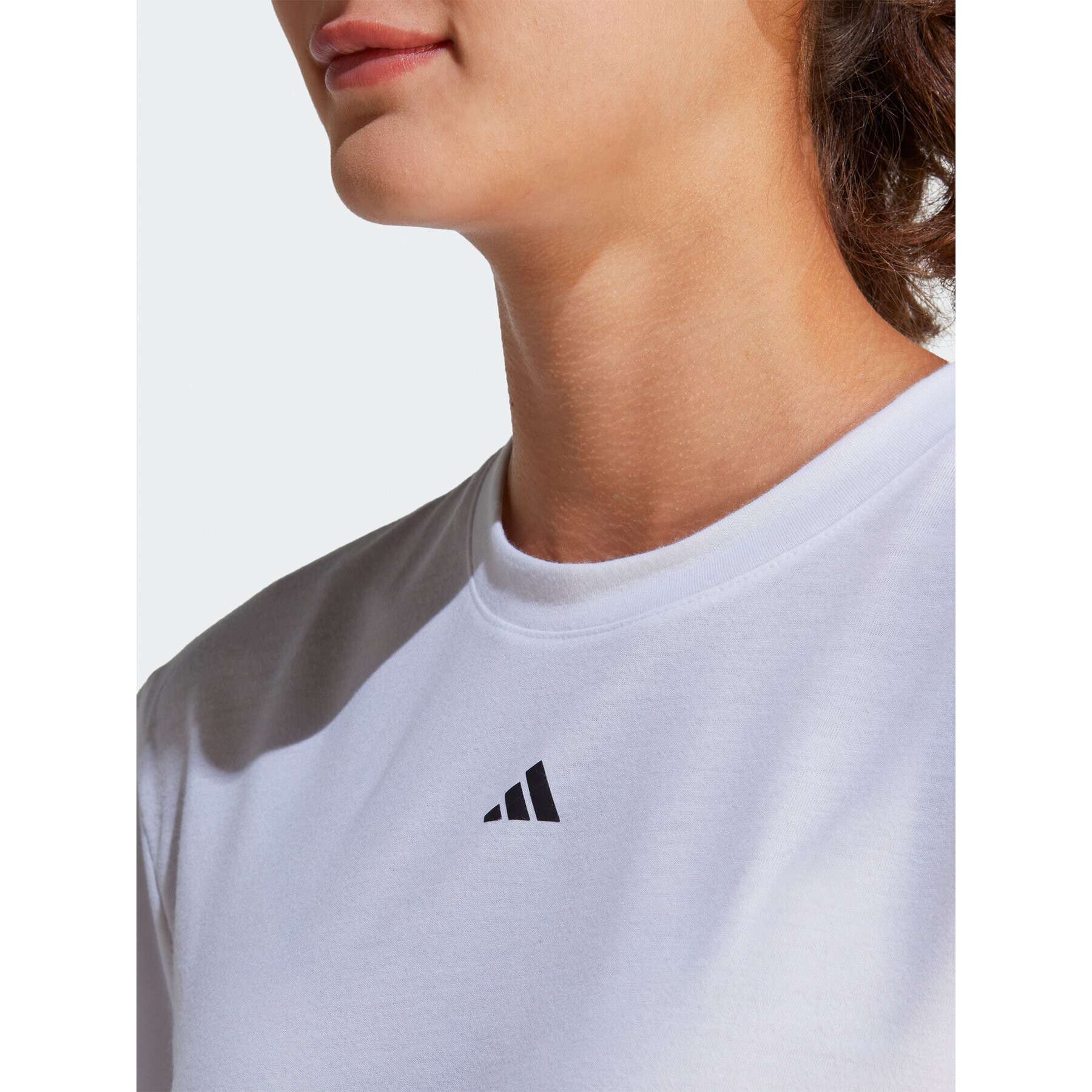 adidas Тишърт Studio T-Shirt IB8564 Бял Loose Fit - Pepit.bg