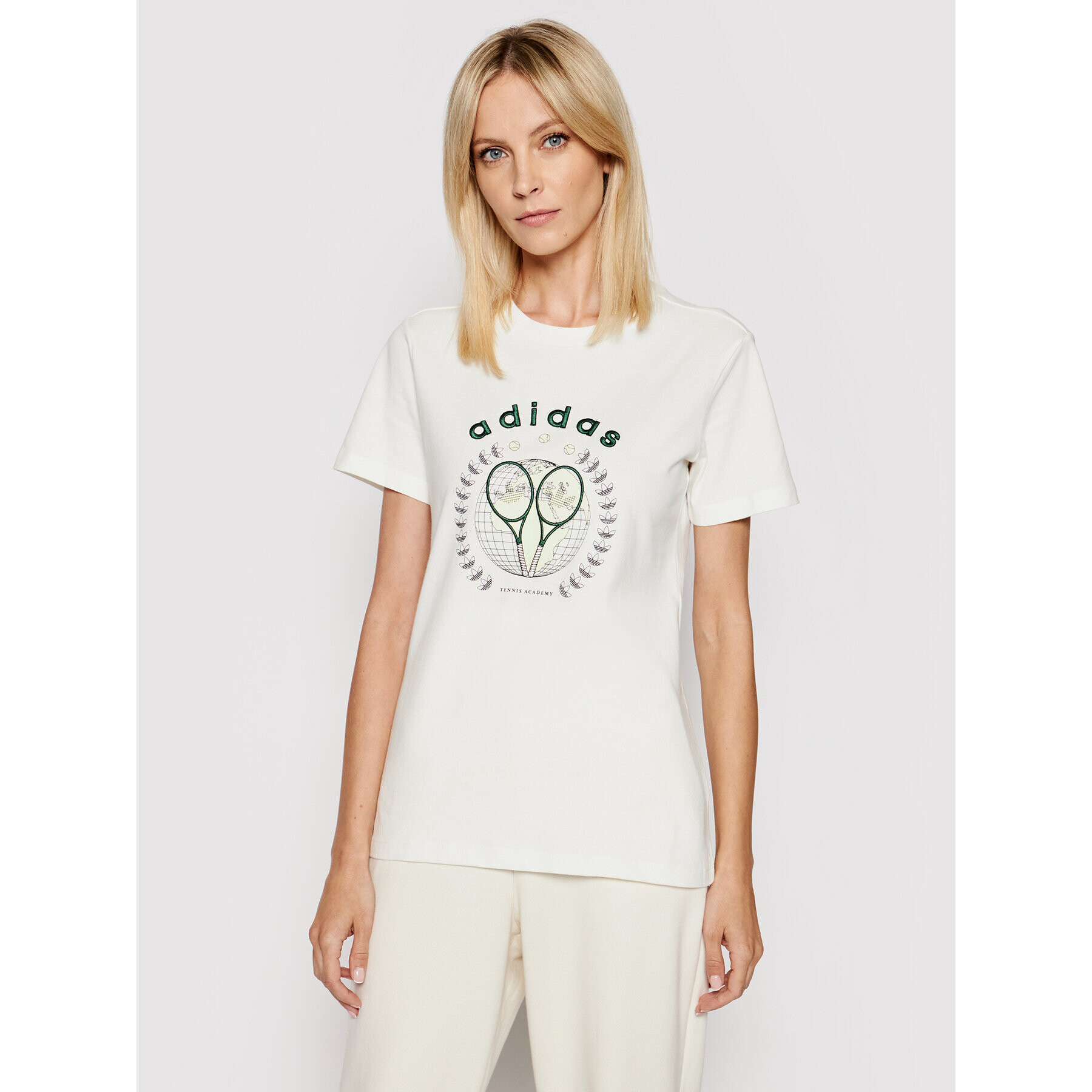 adidas Тишърт Tennis Luxe Graphic Tee H56455 Бял Regular Fit - Pepit.bg