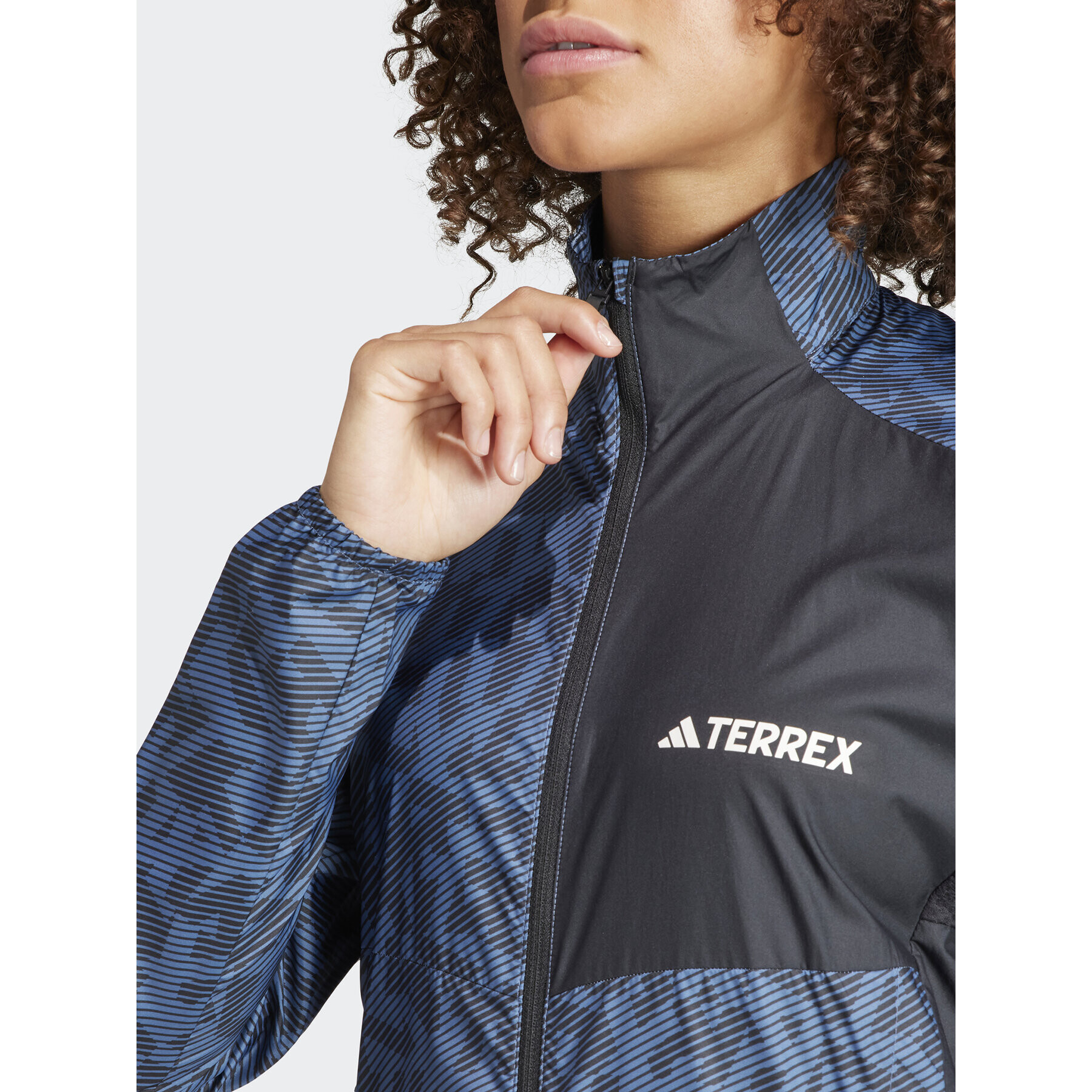 adidas Ветровка Terrex Trail Running Windbreaker IA1808 Син Regular Fit - Pepit.bg