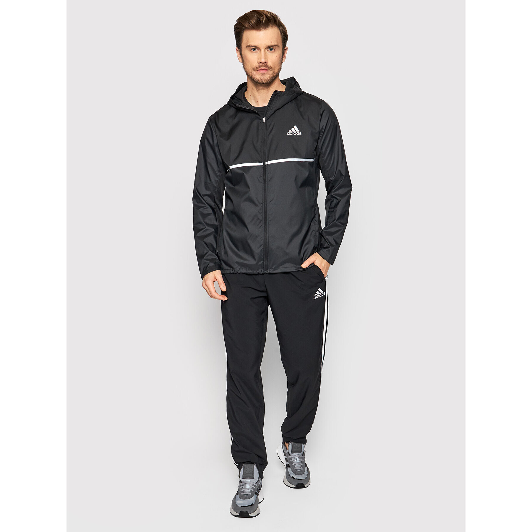 adidas Яке за джогинг Own The Run H58592 Черен Regular Fit - Pepit.bg