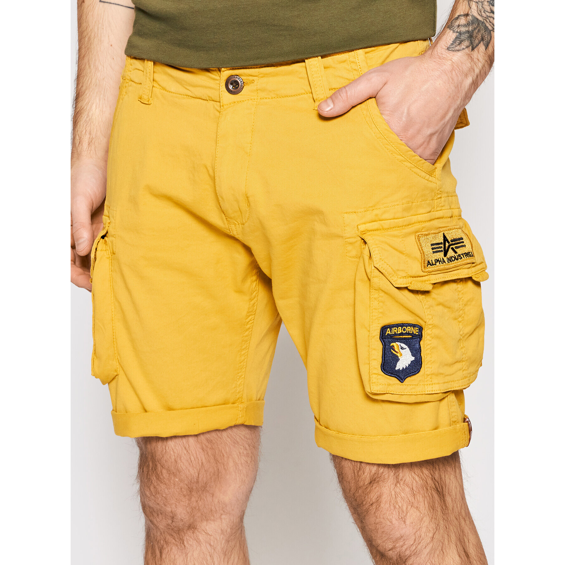 Alpha Industries Шорти от плат Crew 186209 Жълт Regular Fit - Pepit.bg