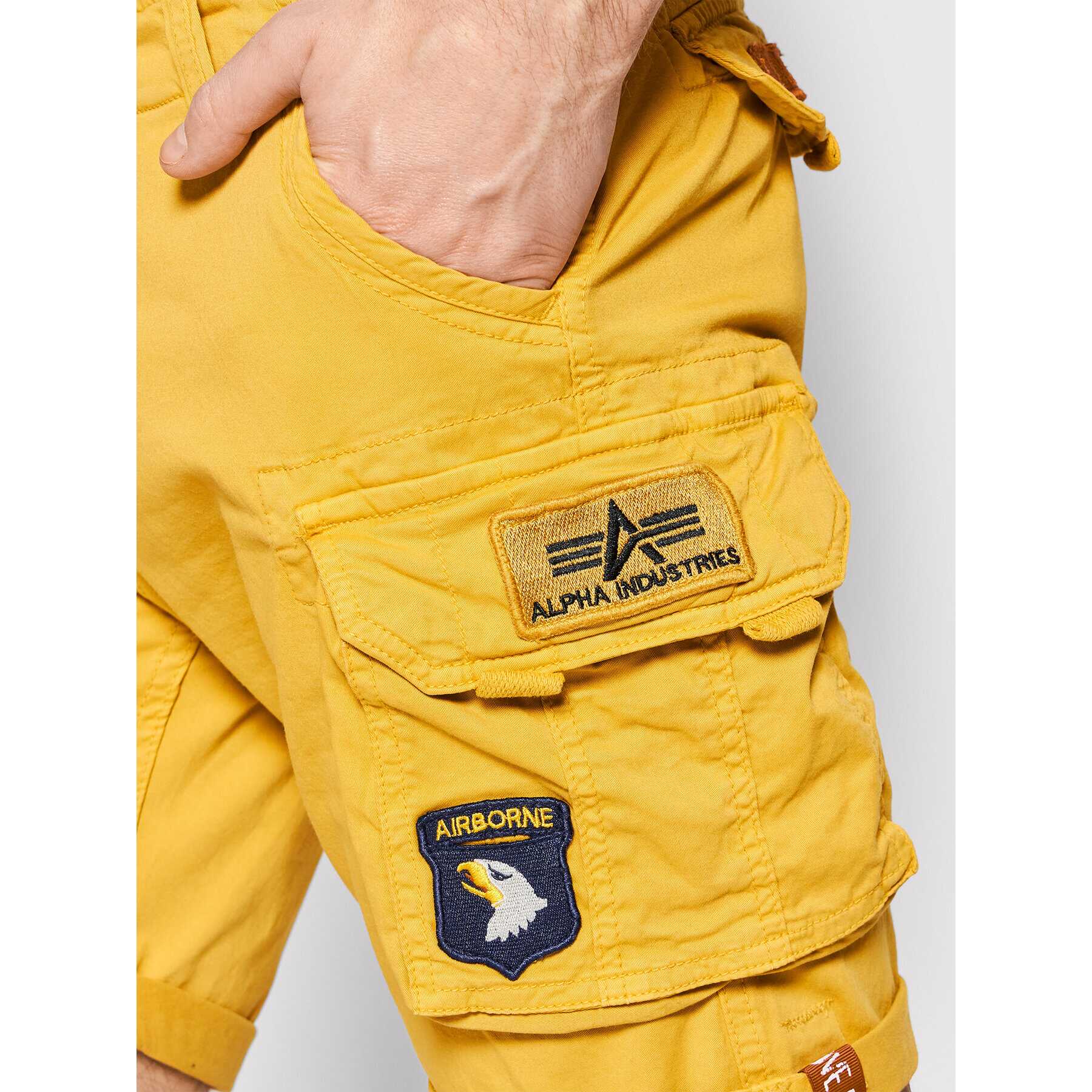 Alpha Industries Шорти от плат Crew 186209 Жълт Regular Fit - Pepit.bg