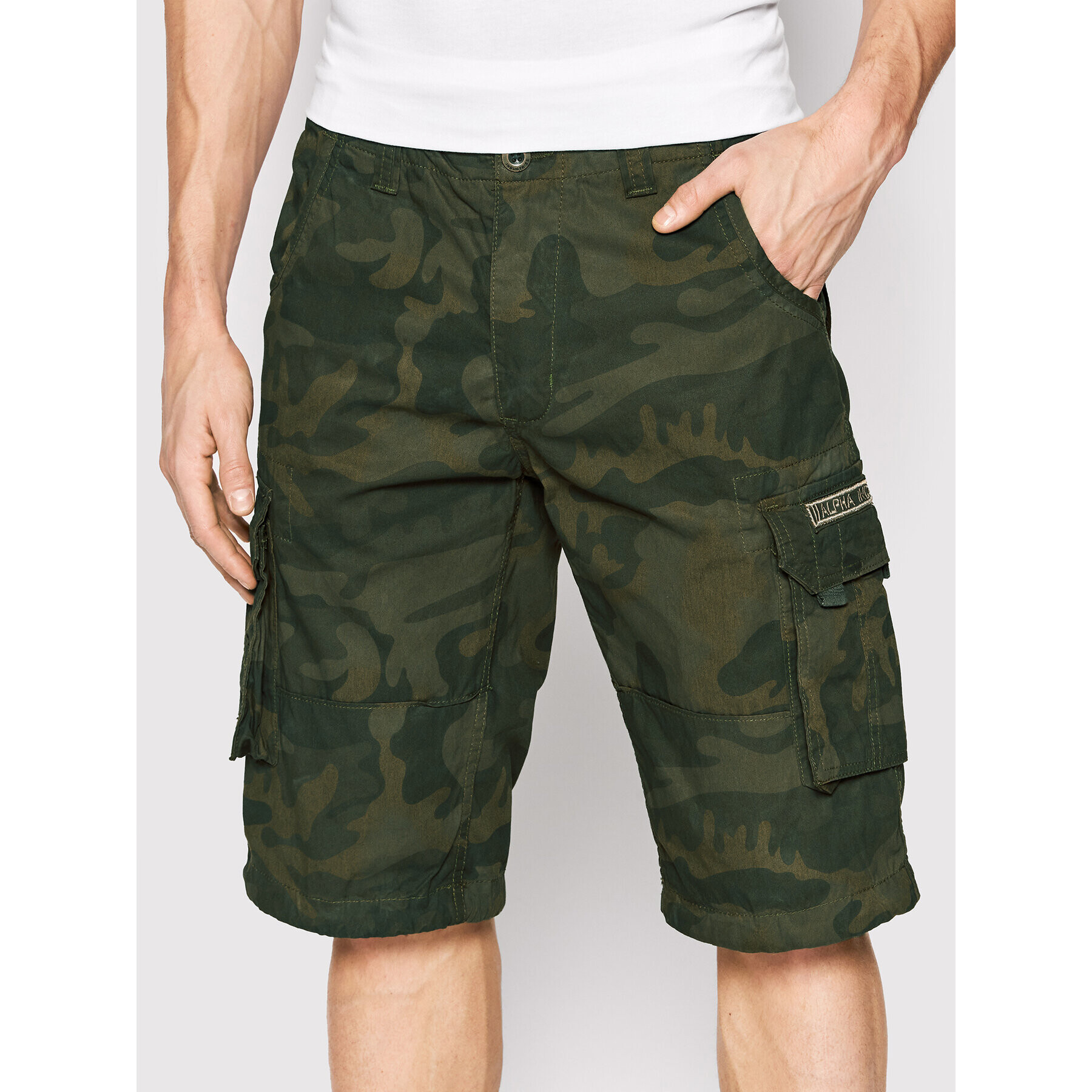 Alpha Industries Шорти от плат Jet Camo 191200C Зелен Regular Fit - Pepit.bg