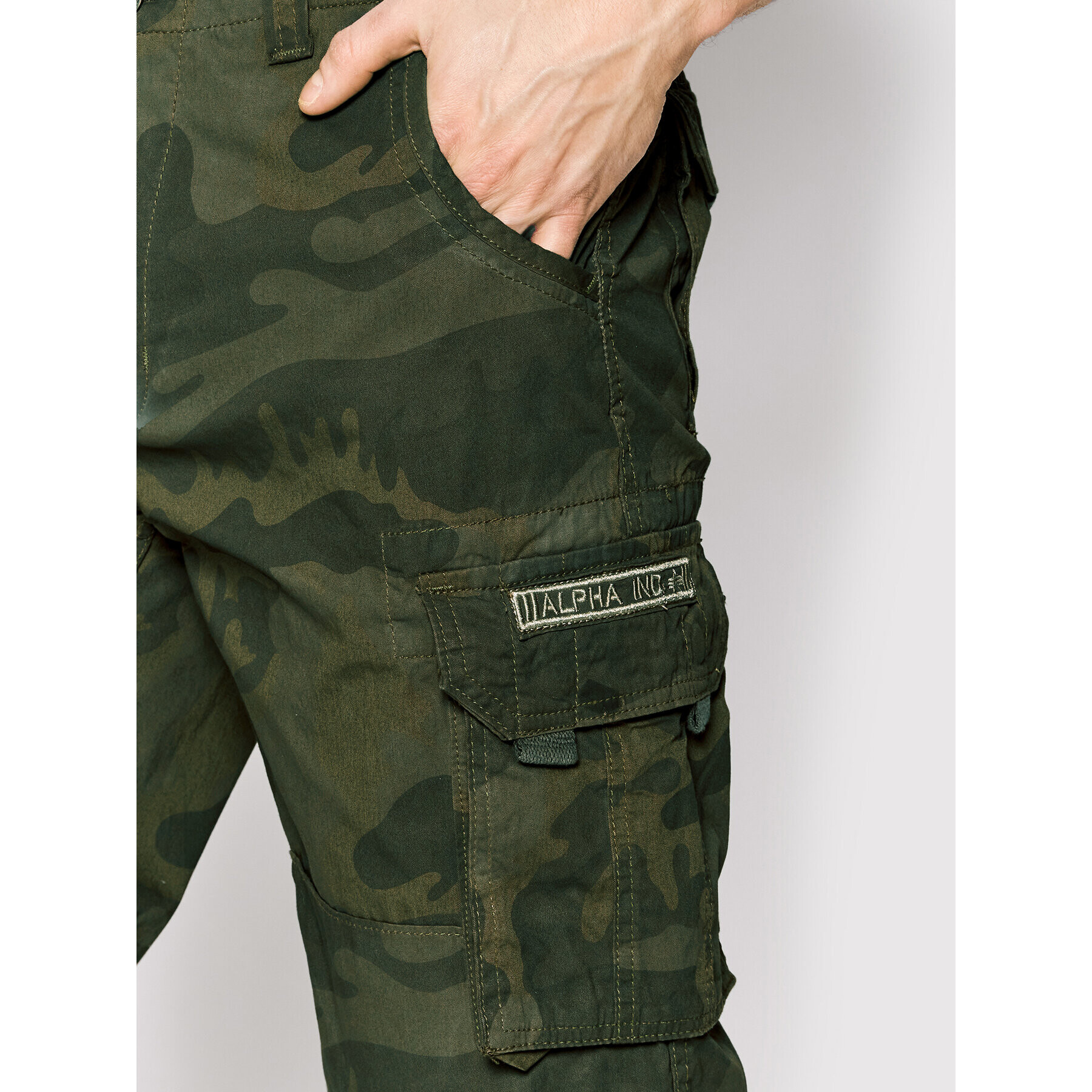 Alpha Industries Шорти от плат Jet Camo 191200C Зелен Regular Fit - Pepit.bg