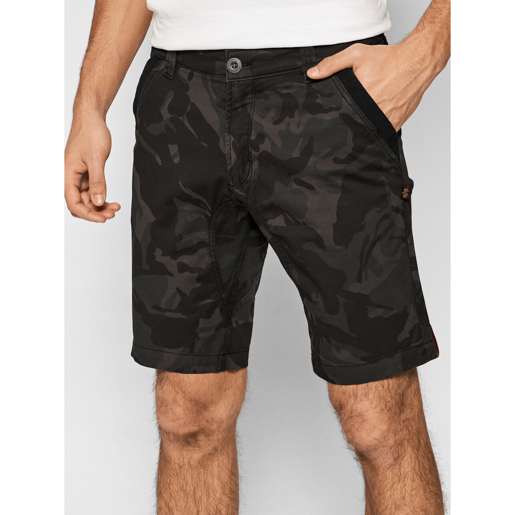 Alpha Industries Шорти от плат Kerosene Camo 176205 Черен Regular Fit - Pepit.bg