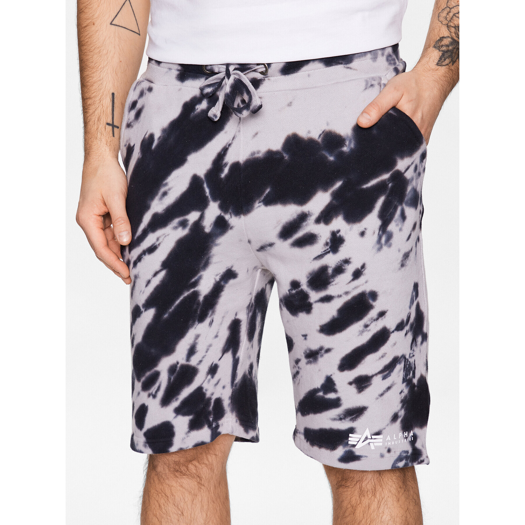 Alpha Industries Спортни шорти Tie Dye 106361 Черен Regular Fit - Pepit.bg