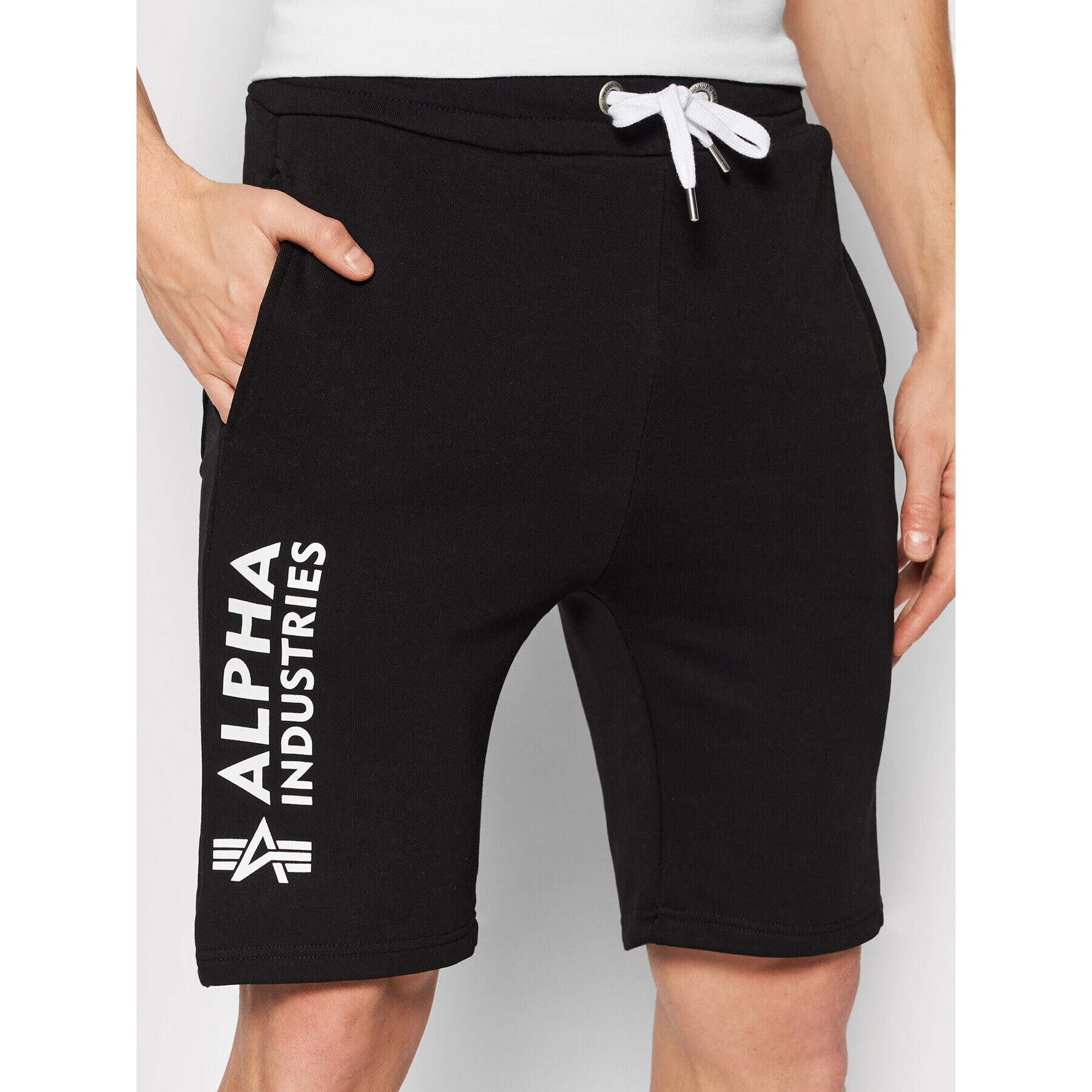 Alpha Industries Спортни шорти Basic 116364 Черен Regular Fit - Pepit.bg