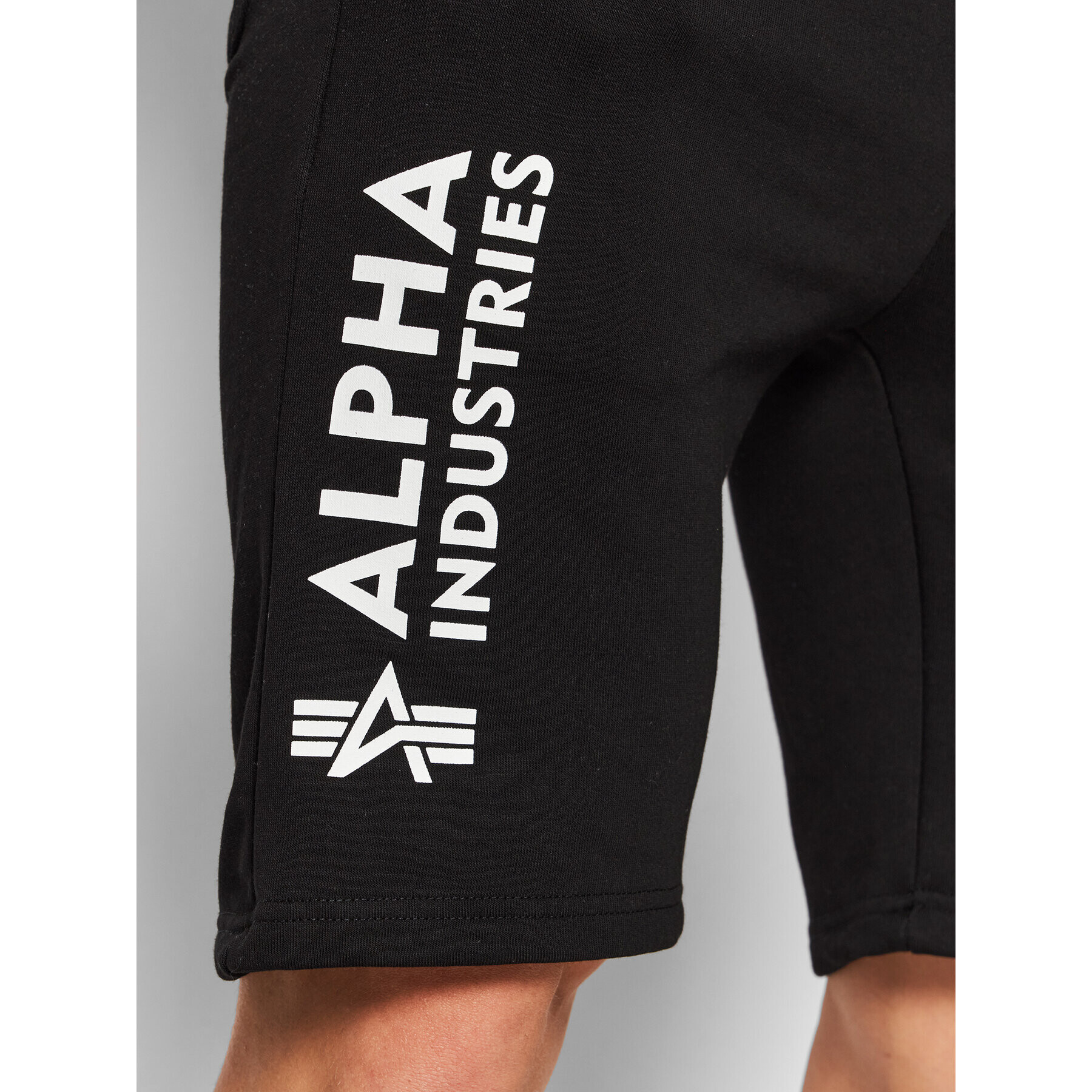 Alpha Industries Спортни шорти Basic 116364 Черен Regular Fit - Pepit.bg