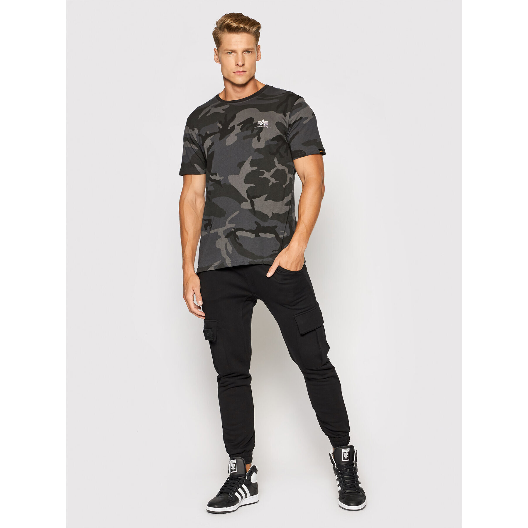 Alpha Industries Тишърт Backprint T Camo 128507C Черен Regular Fit - Pepit.bg