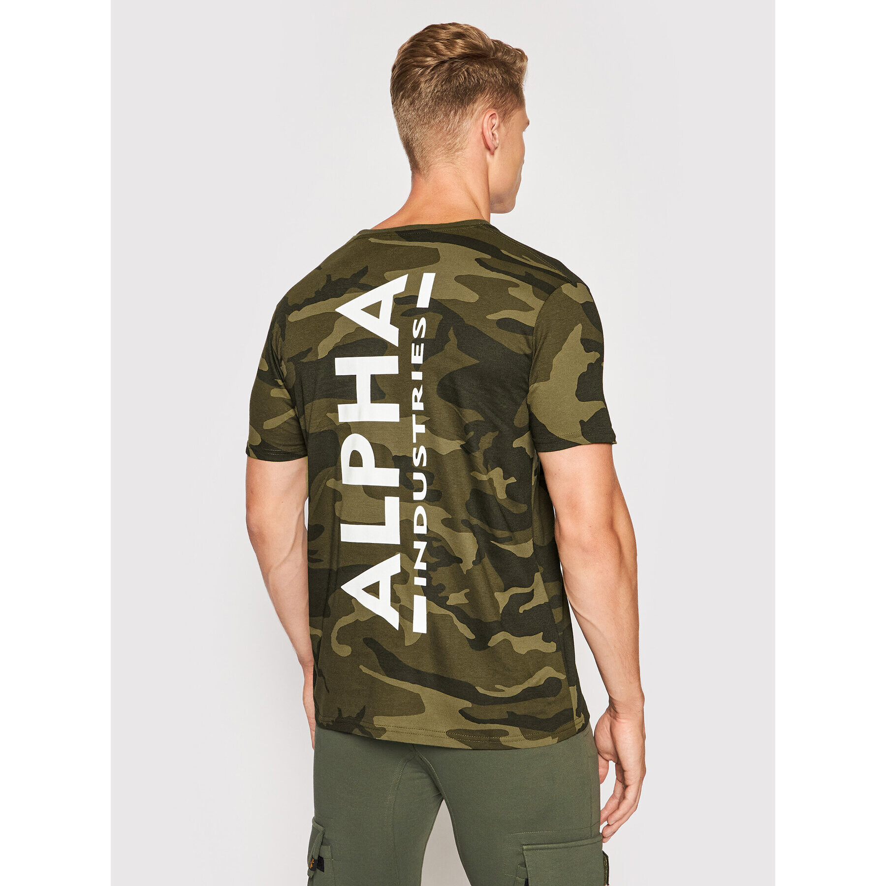 Alpha Industries Тишърт Backprint T Camo 128507C Зелен Regular Fit - Pepit.bg