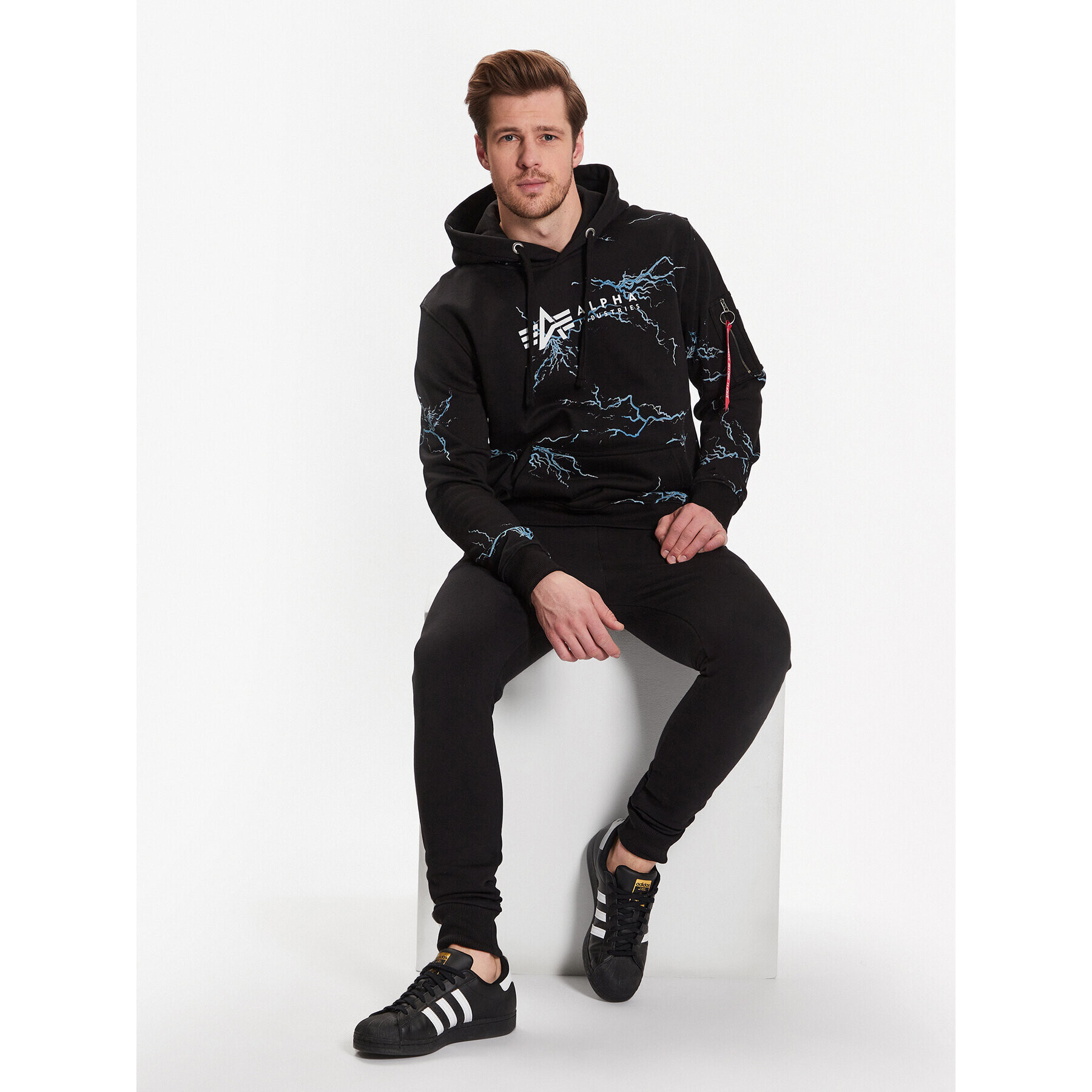 Alpha Industries Суитшърт Heritage Dragon 106330 Черен Regular Fit - Pepit.bg