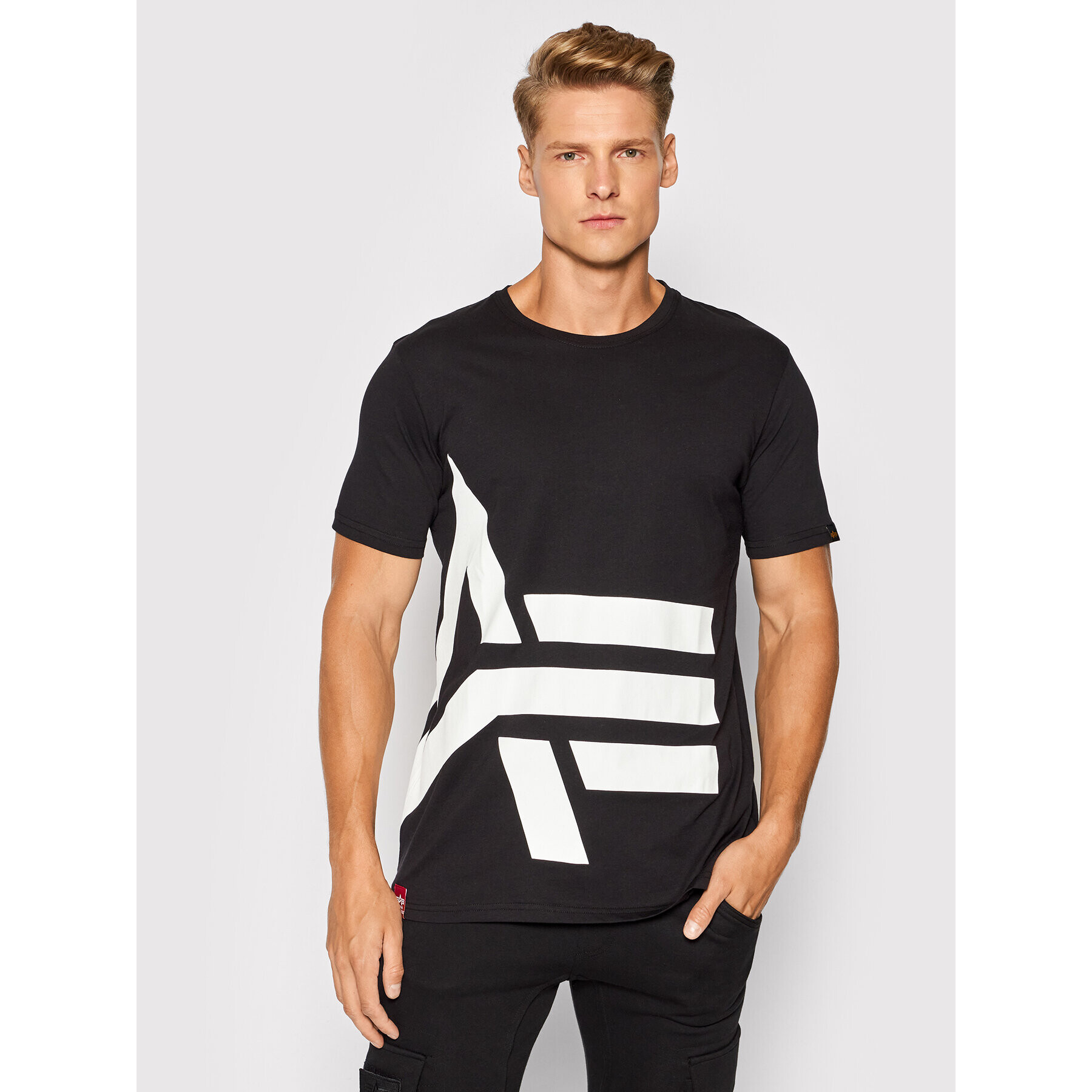 Alpha Industries Тишърт Side Logo 118508 Черен Regular Fit - Pepit.bg