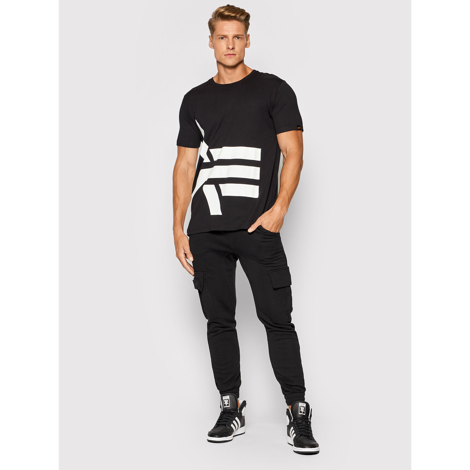 Alpha Industries Тишърт Side Logo 118508 Черен Regular Fit - Pepit.bg