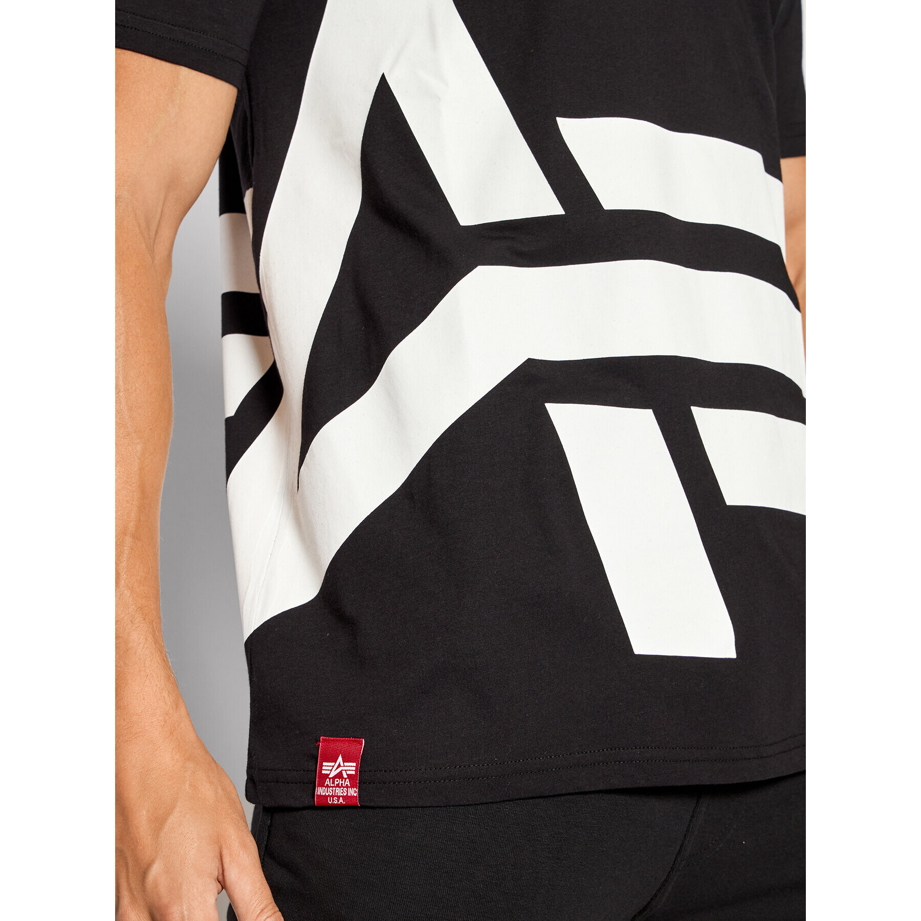 Alpha Industries Тишърт Side Logo 118508 Черен Regular Fit - Pepit.bg