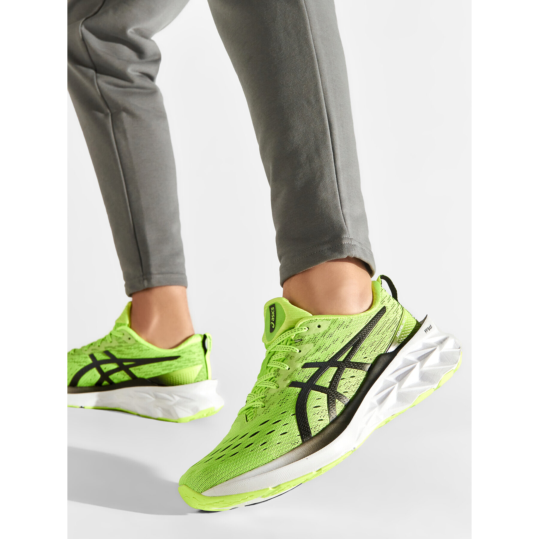 Asics Обувки Novablast 2 1011B192 Зелен - Pepit.bg