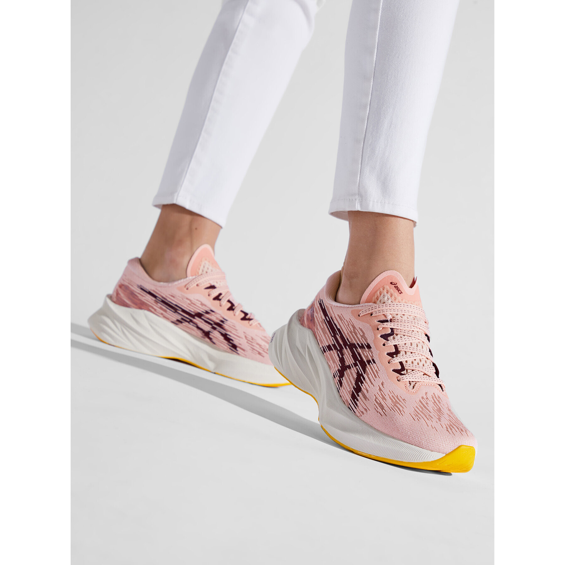 Asics Обувки Novablast 3 1012B288 Розов - Pepit.bg