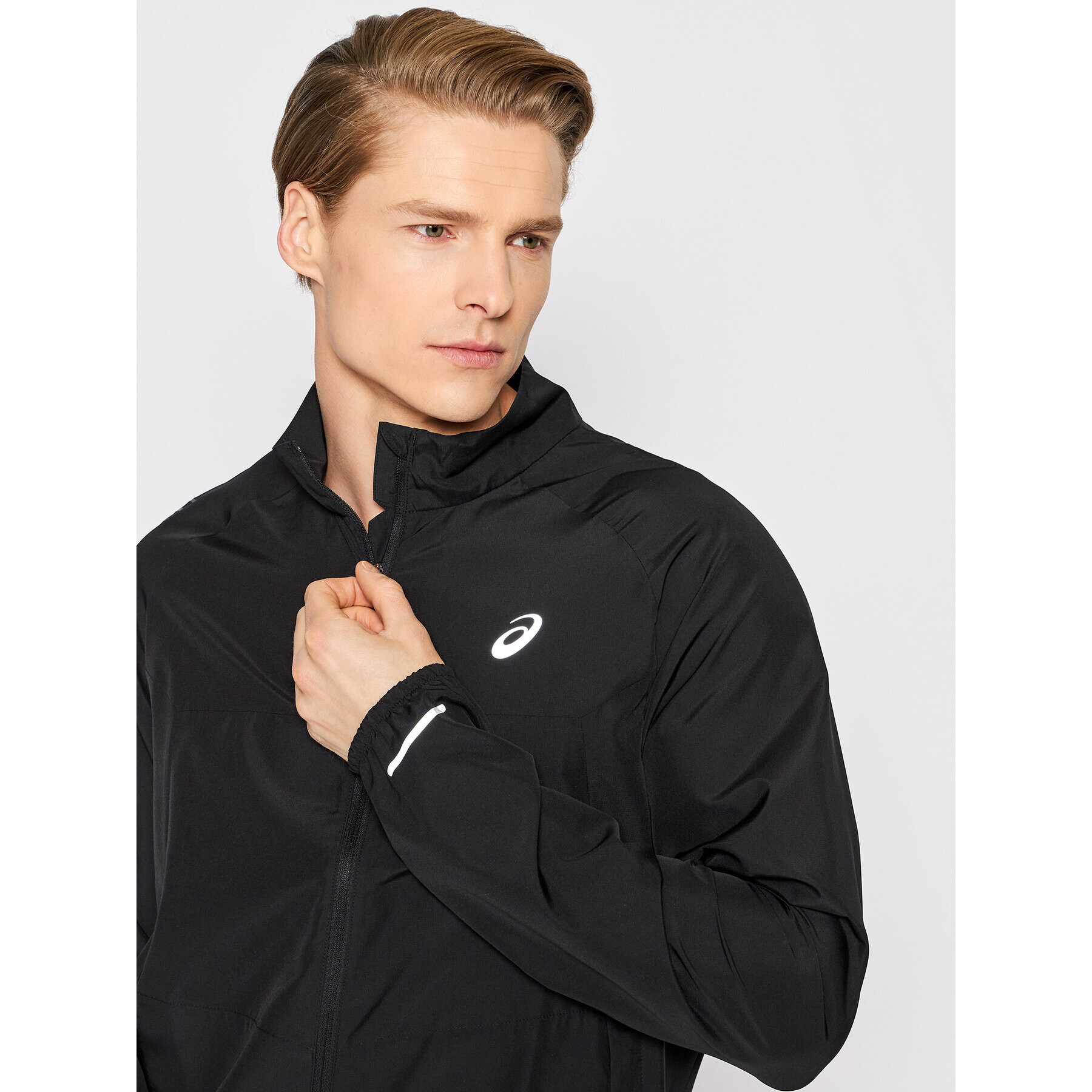 Asics Яке за джогинг Icon 2011B051 Черен Regular Fit - Pepit.bg