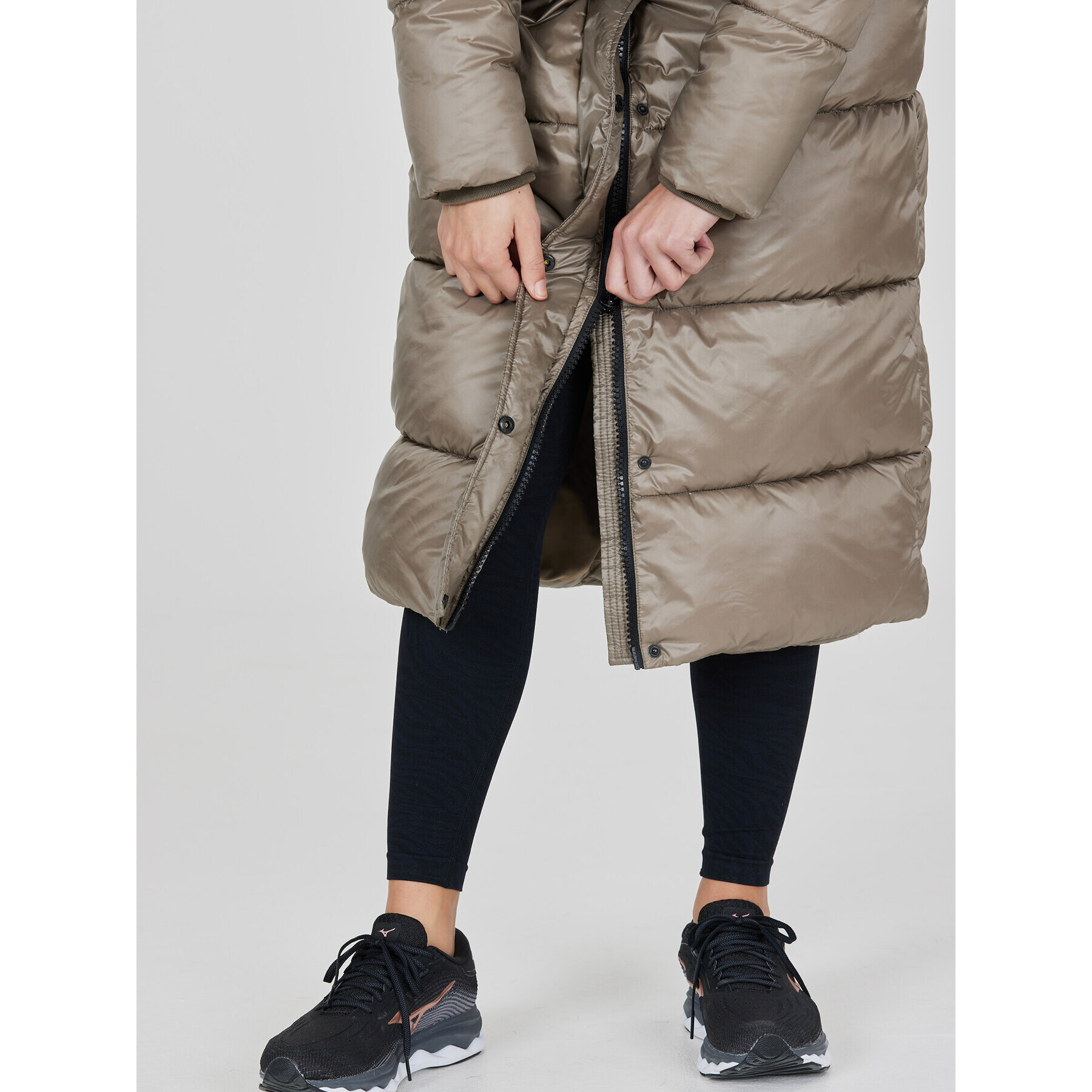 Athlecia Пухено яке Elly W Maxi Puffer EA233361 Кафяв Regular Fit - Pepit.bg