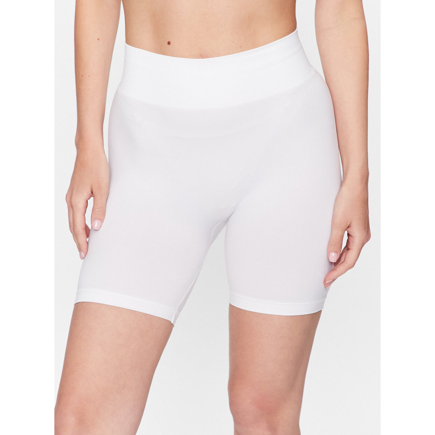b.young Спортни шорти 20807917 Бял Slim Fit - Pepit.bg