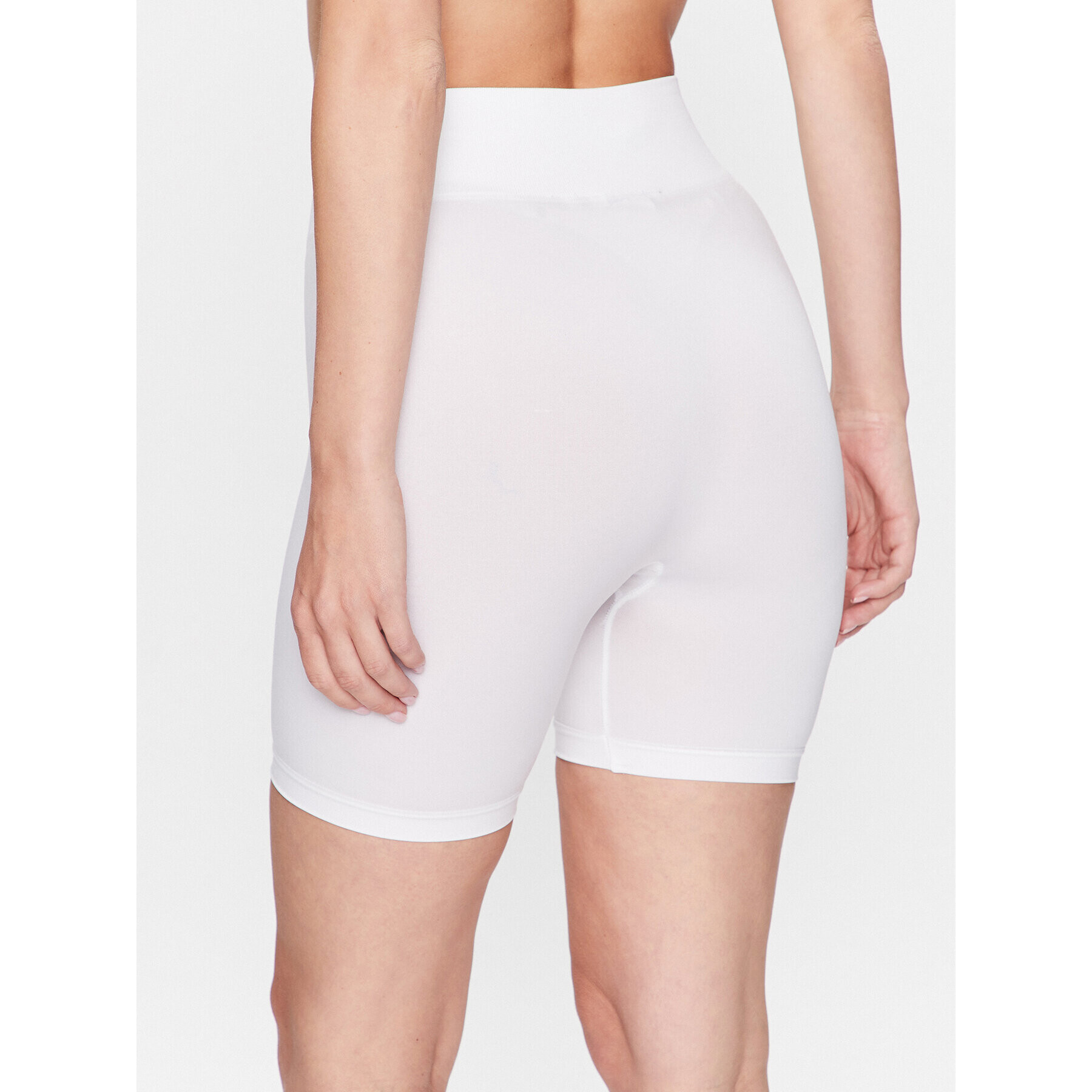 b.young Спортни шорти 20807917 Бял Slim Fit - Pepit.bg