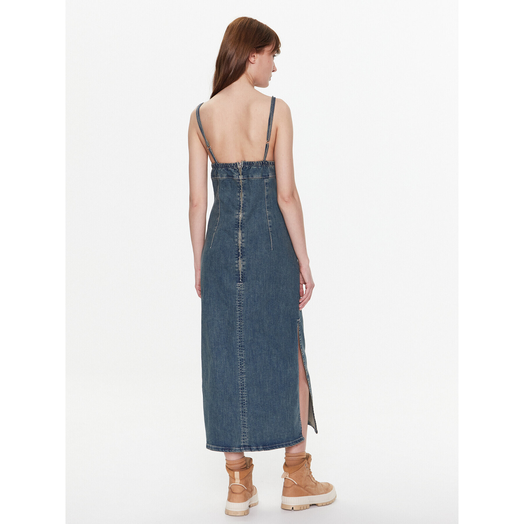 BDG Urban Outfitters Дънкова рокля BDG REYNE DENIM MIDI 76476555 Тъмносин Slim Fit - Pepit.bg