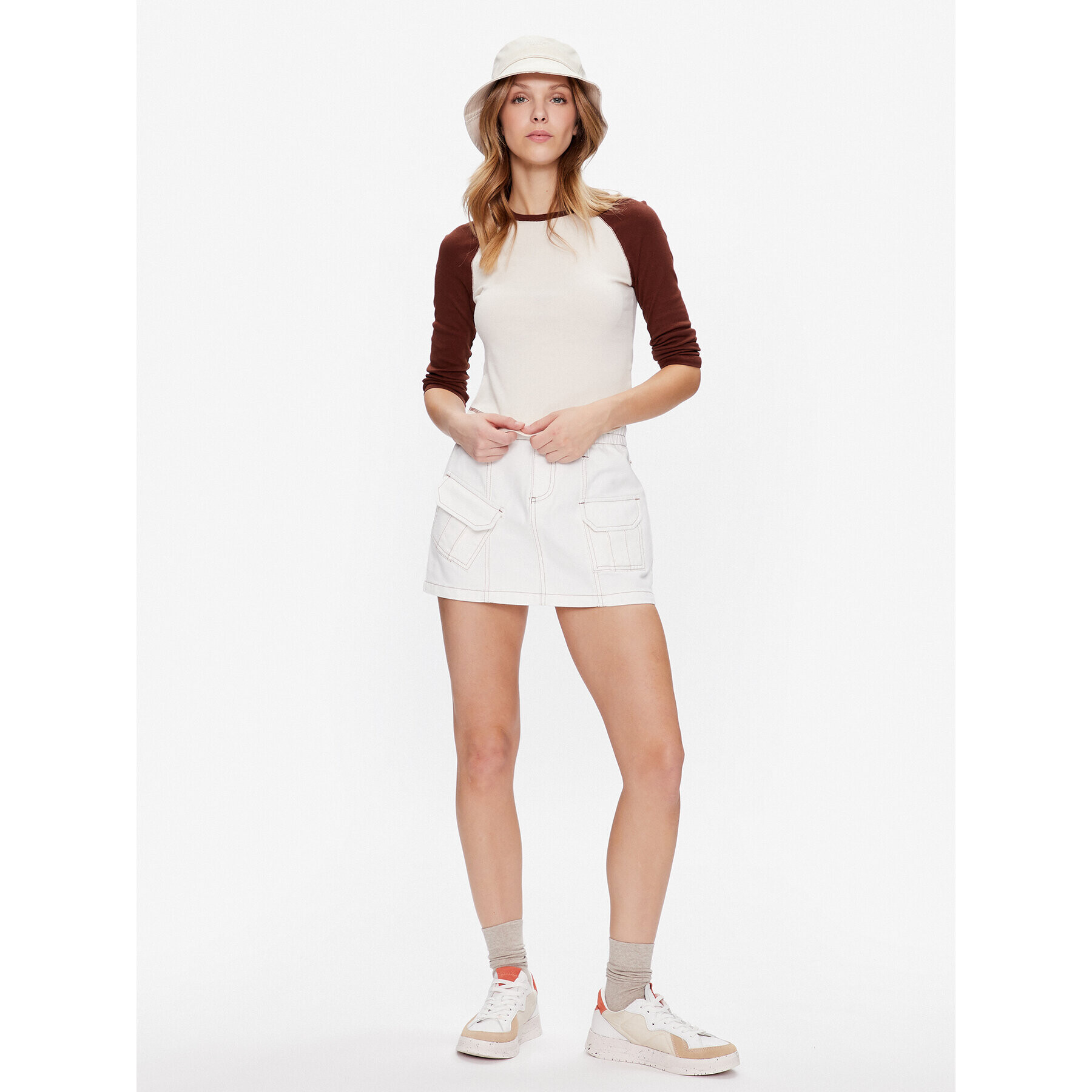 BDG Urban Outfitters Мини пола BDG Y2K DENIM SKIRT WHITE 76471838 Бял Feminine Fit - Pepit.bg