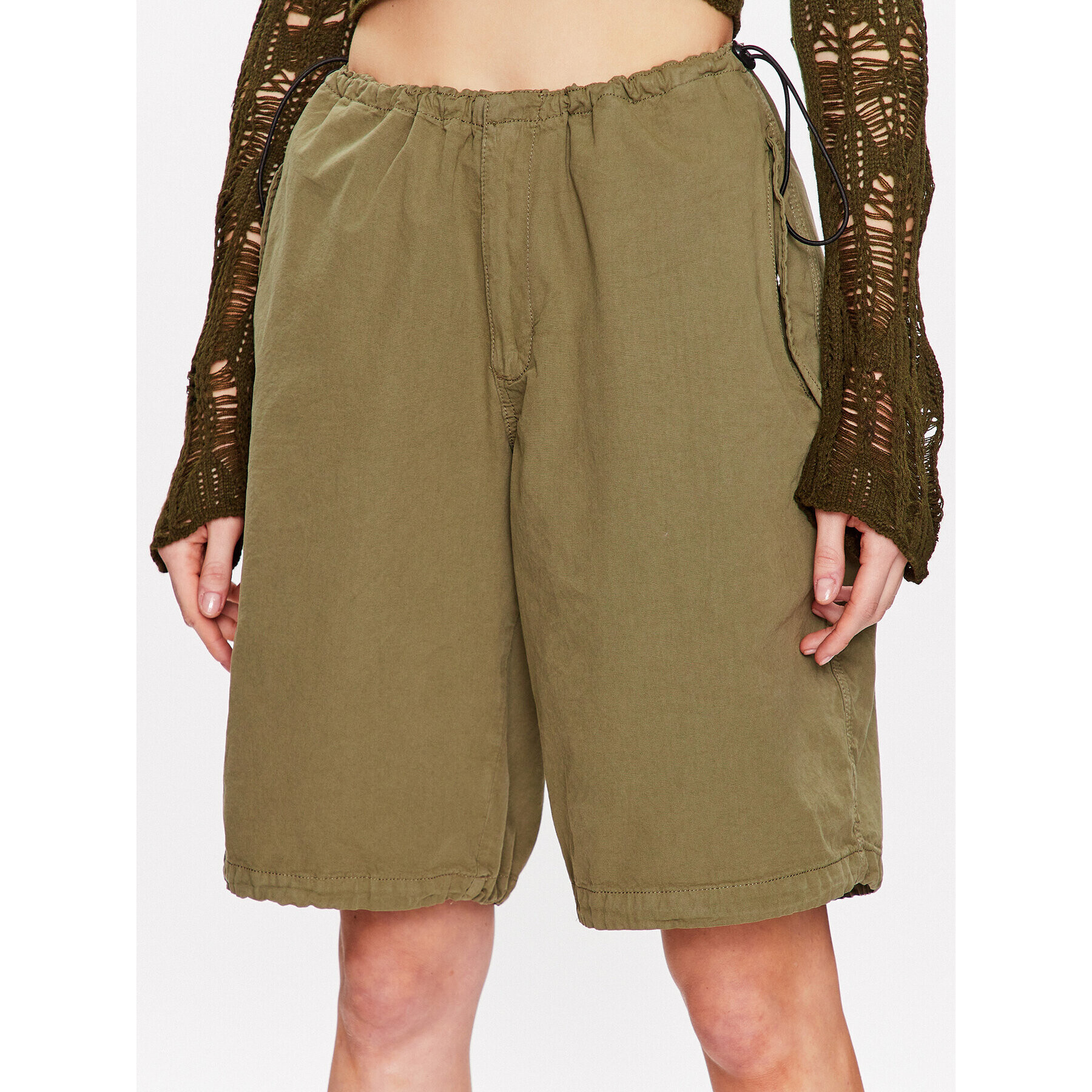 BDG Urban Outfitters Шорти от плат BDG BAGGY LONGLINE SHORT 76476506 Зелен Regular Fit - Pepit.bg