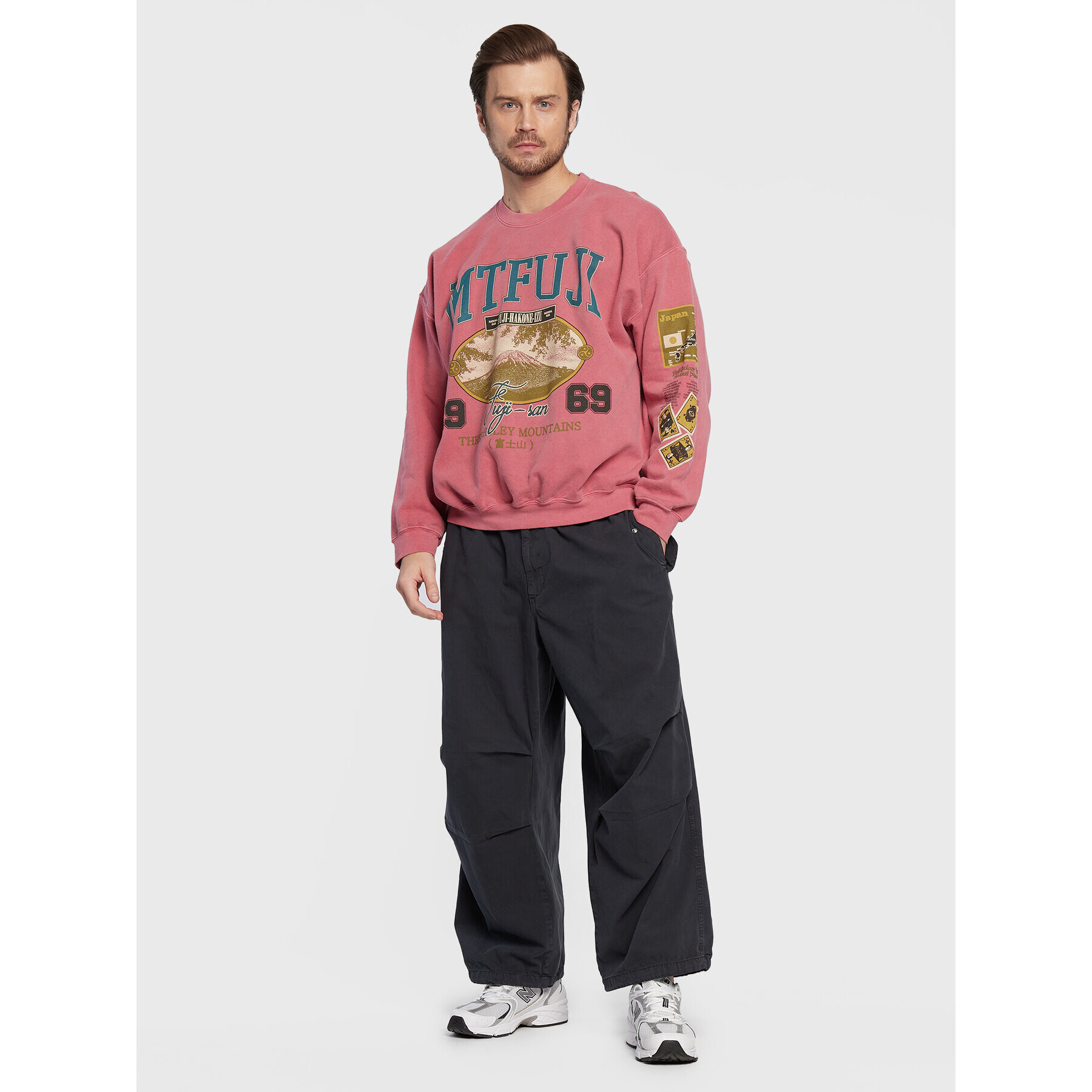 BDG Urban Outfitters Суитшърт 76134980 Червен Relaxed Fit - Pepit.bg