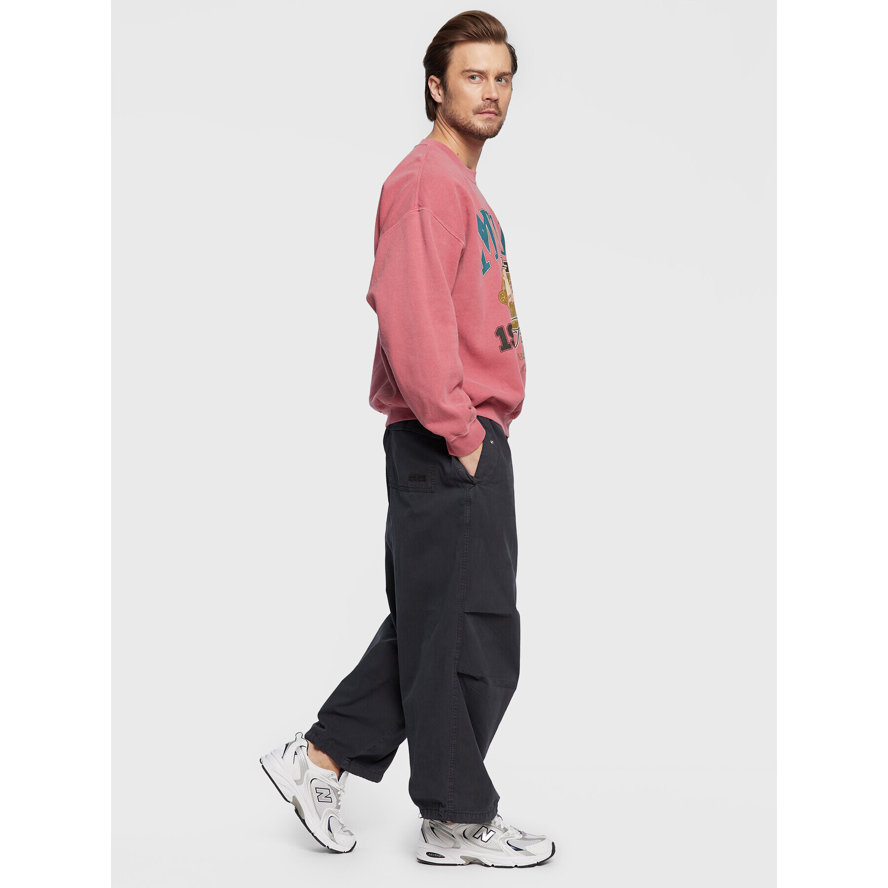 BDG Urban Outfitters Текстилни панталони 75335752 Сив Oversize - Pepit.bg