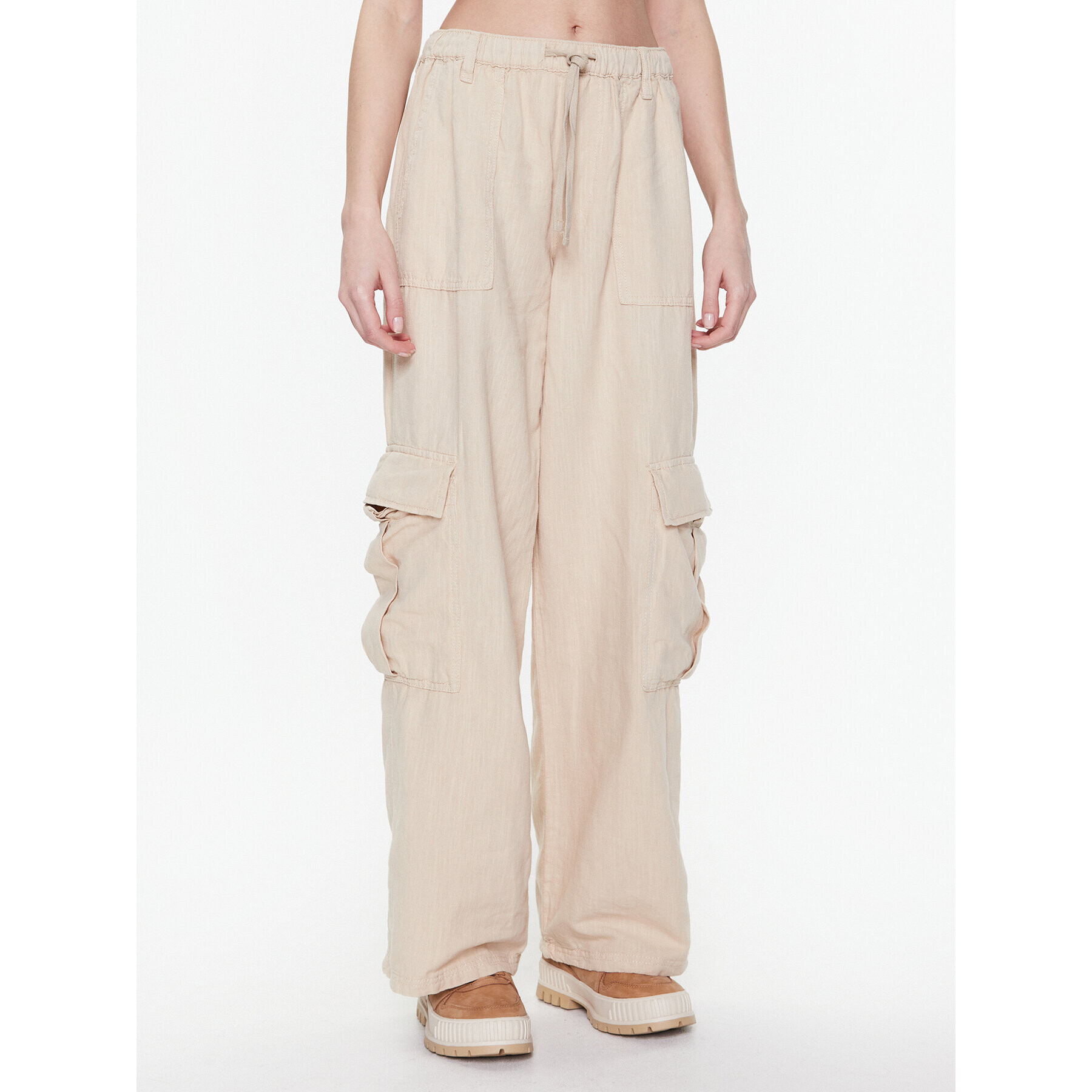 BDG Urban Outfitters Текстилни панталони BDG LUCA LINEN CARGO 76475151 Екрю Relaxed Fit - Pepit.bg