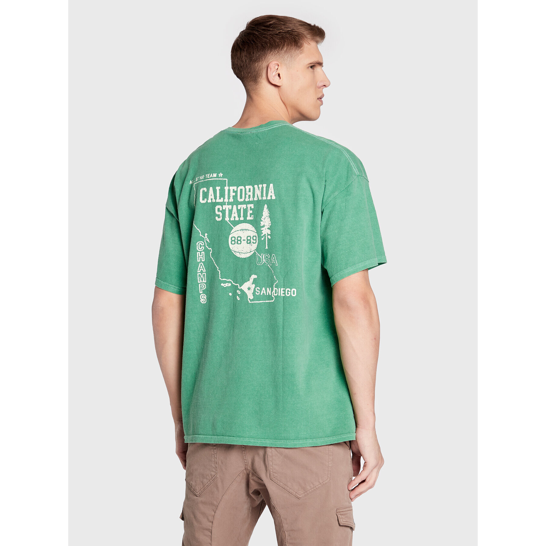 BDG Urban Outfitters Тишърт 75326066 Зелен Regular Fit - Pepit.bg